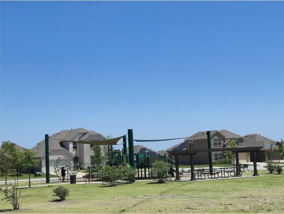 706 Spur Ridge Princeton TX 75407