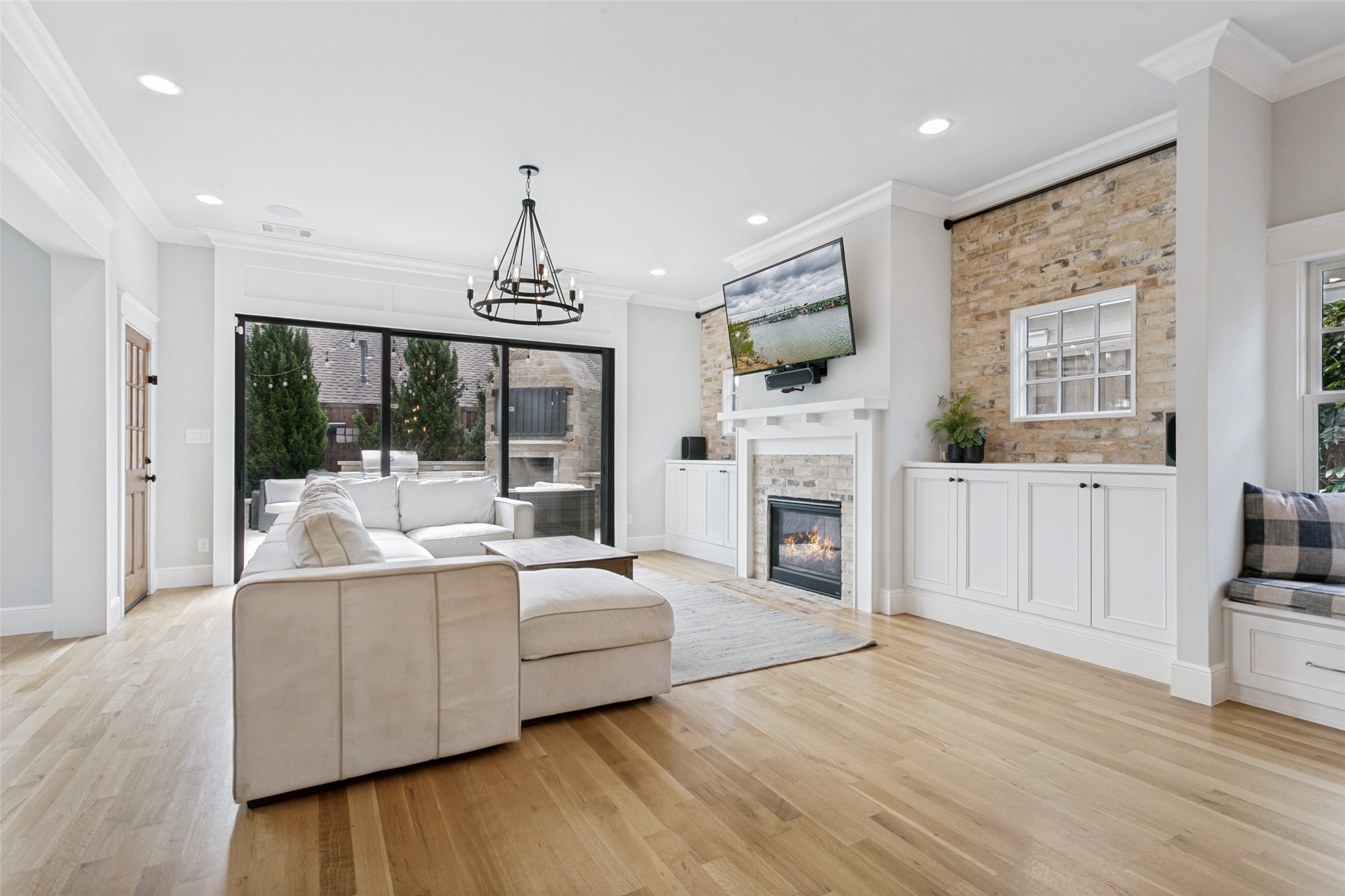 221 Austin Street Grapevine TX 76051