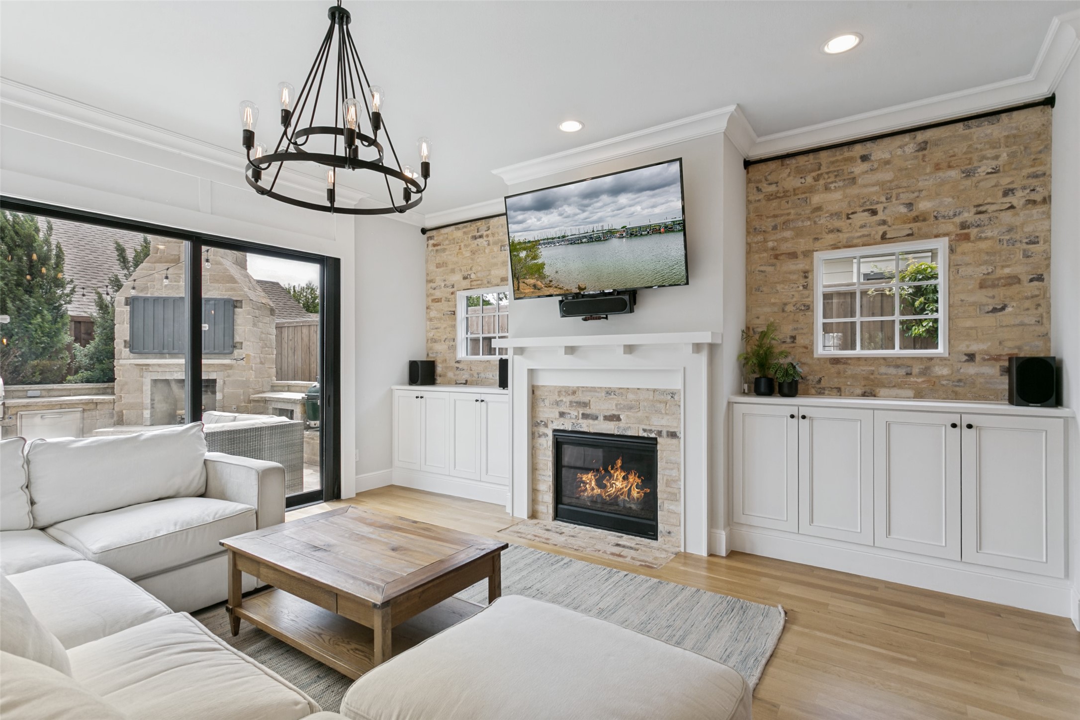 221 Austin Street Grapevine TX 76051