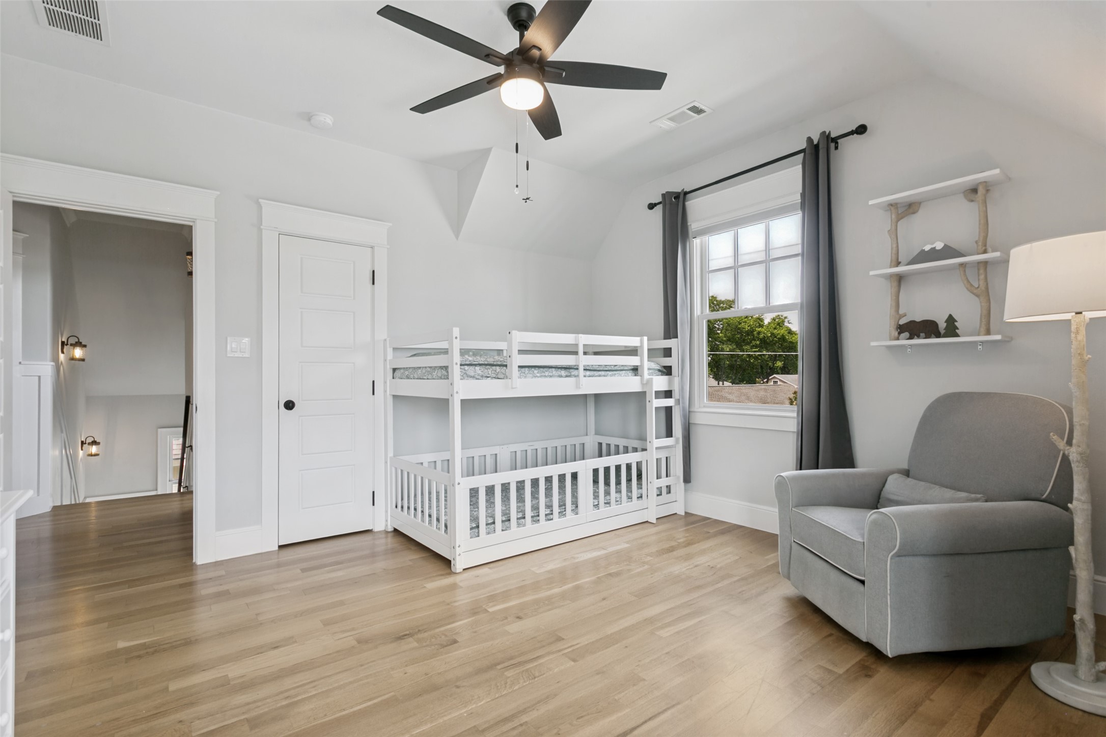 221 Austin Street Grapevine TX 76051