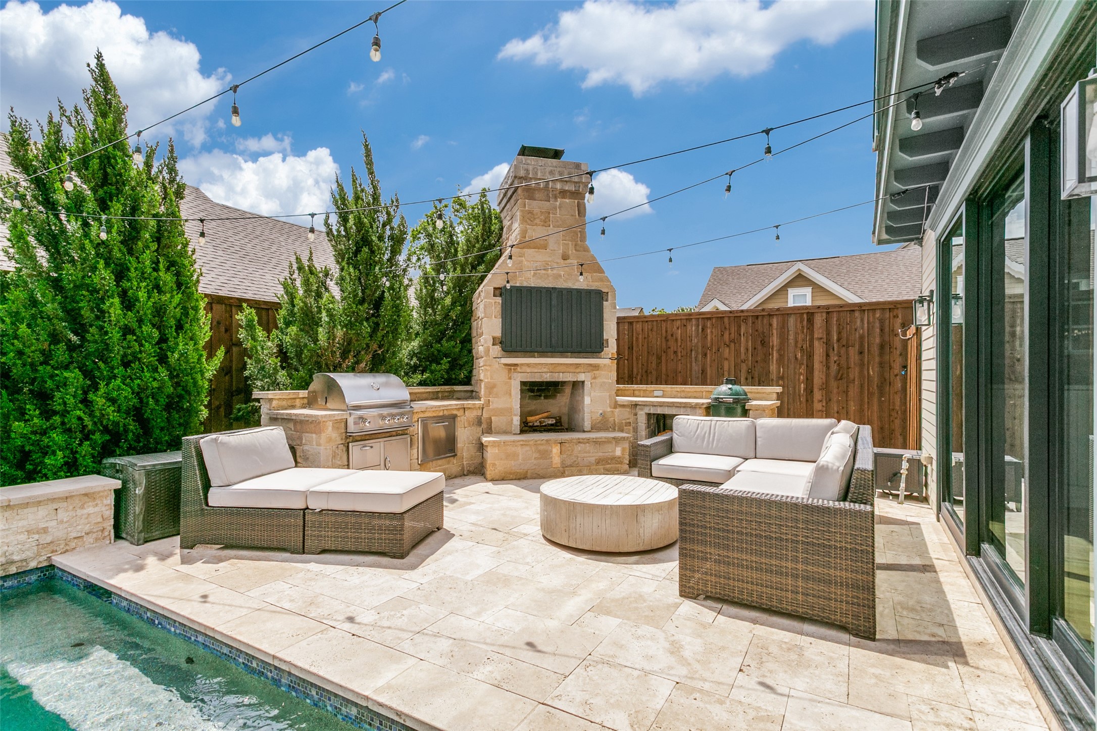 221 Austin Street Grapevine TX 76051