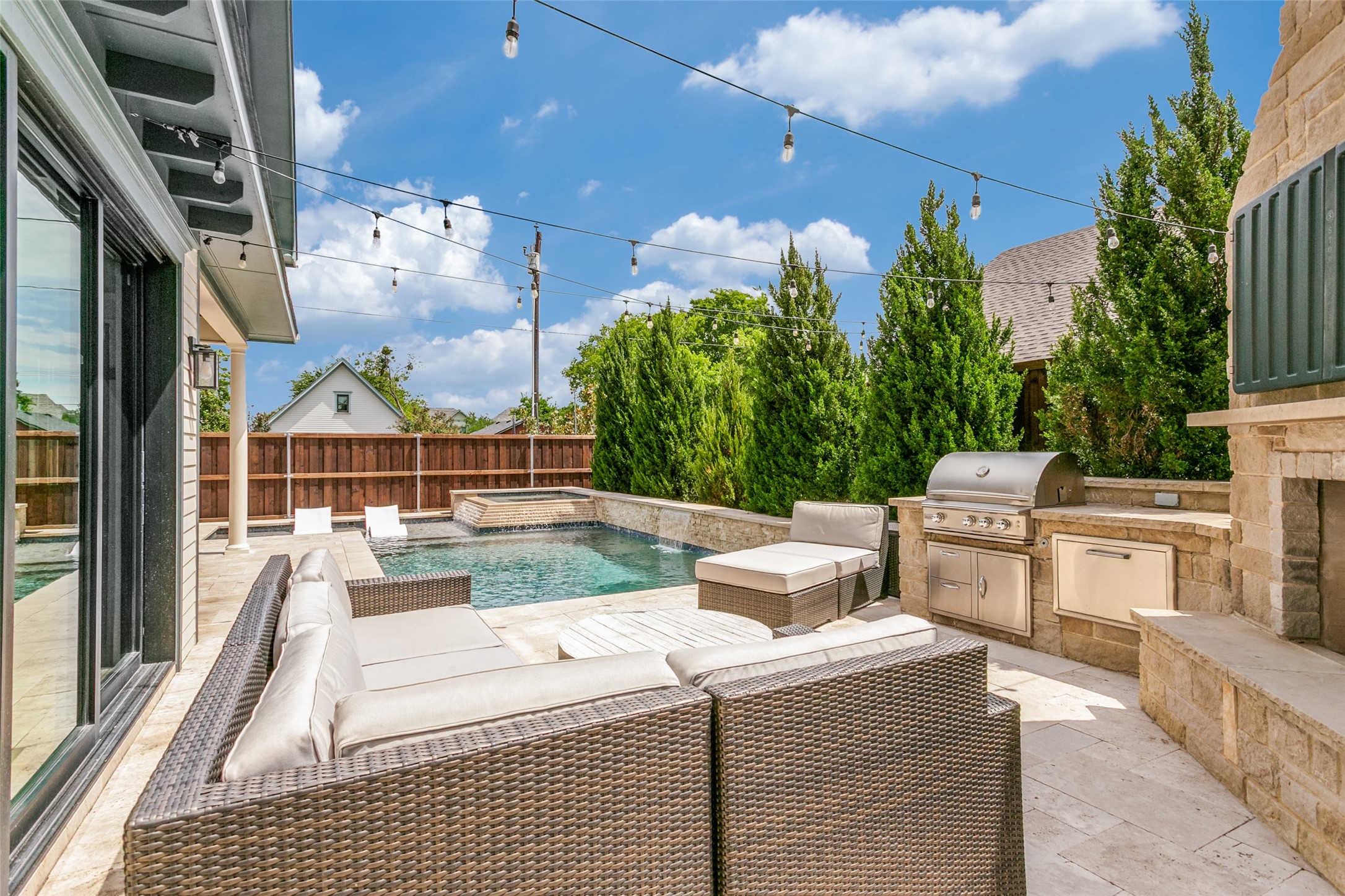 221 Austin Street Grapevine TX 76051