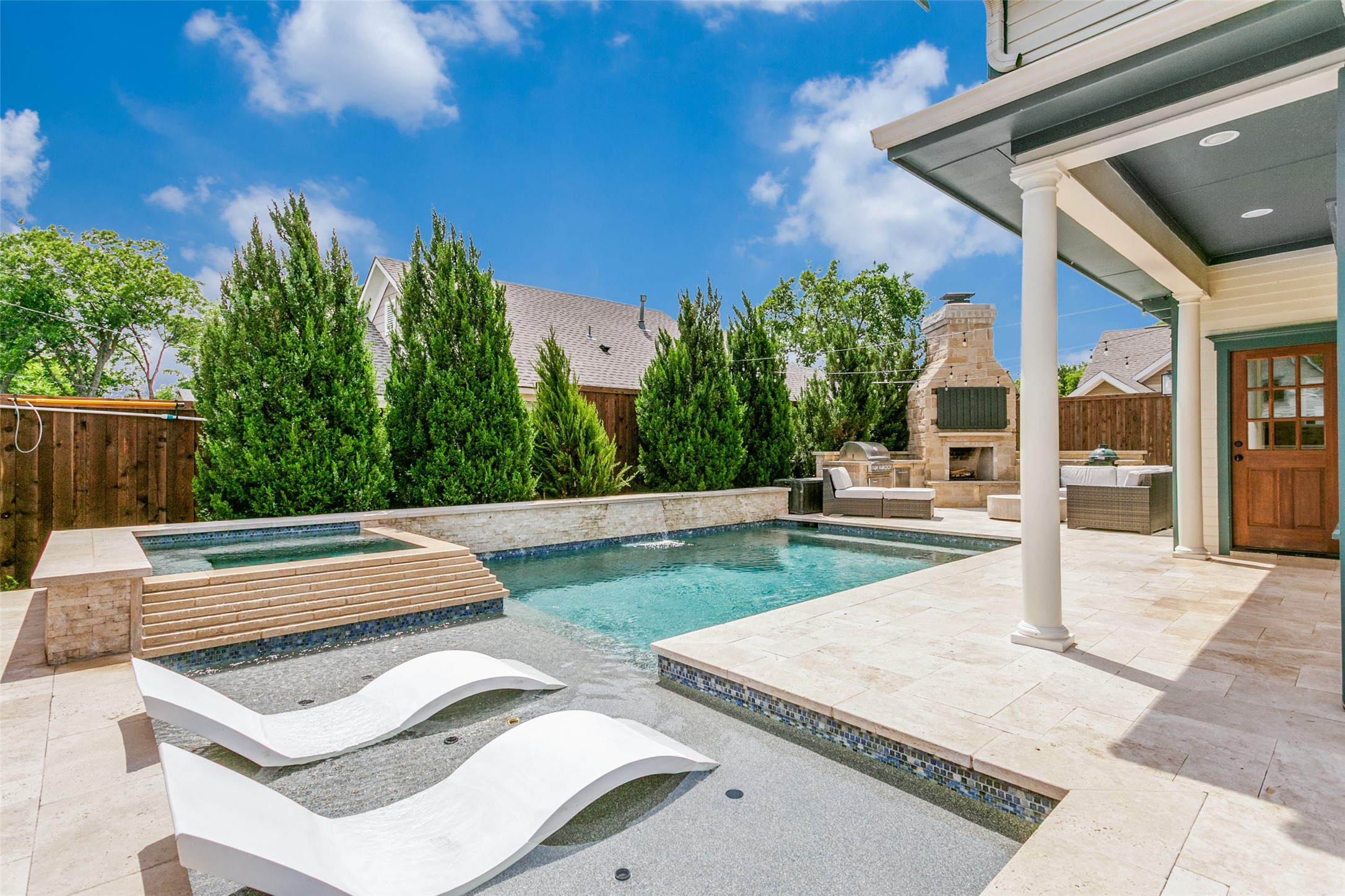 221 Austin Street Grapevine TX 76051