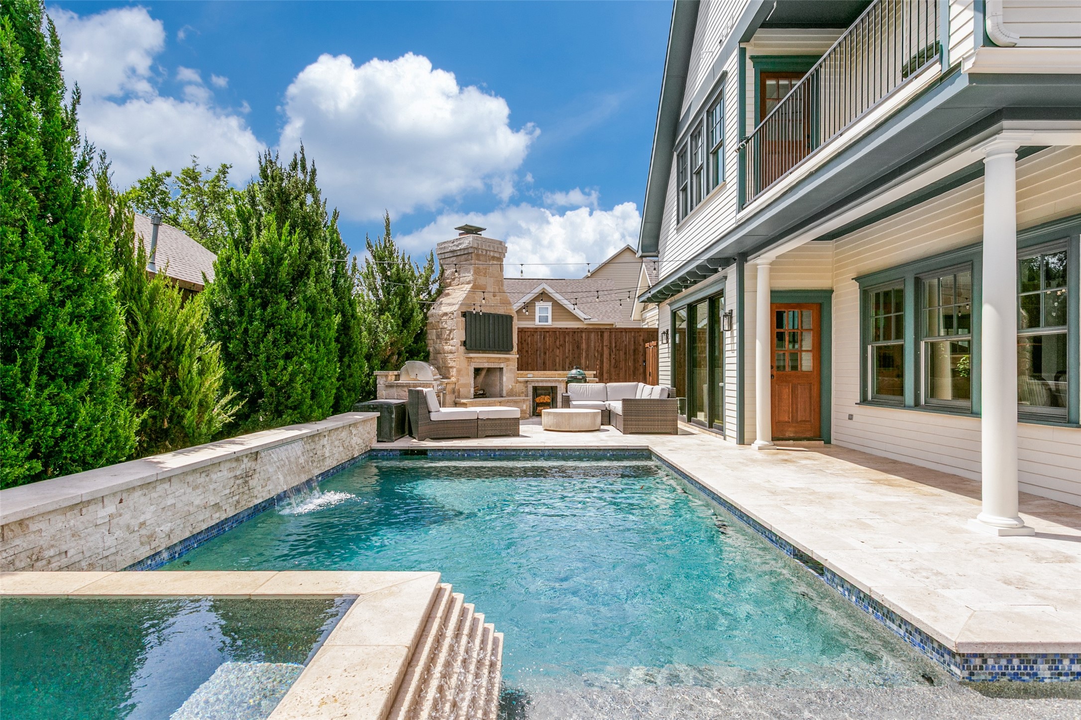 221 Austin Street Grapevine TX 76051