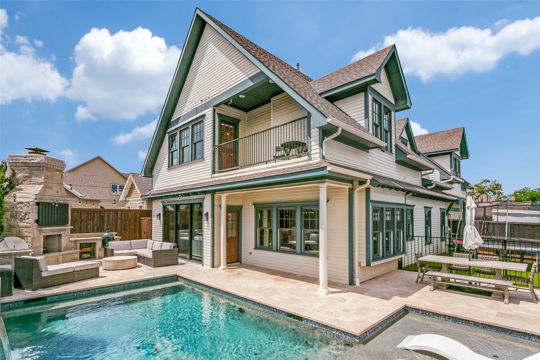 221 Austin Street Grapevine TX 76051