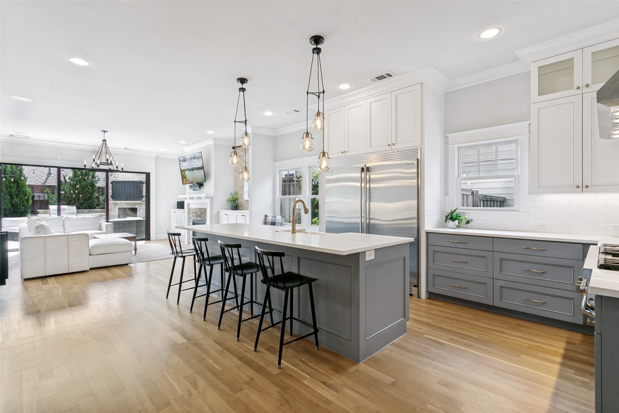 221 Austin Street Grapevine TX 76051
