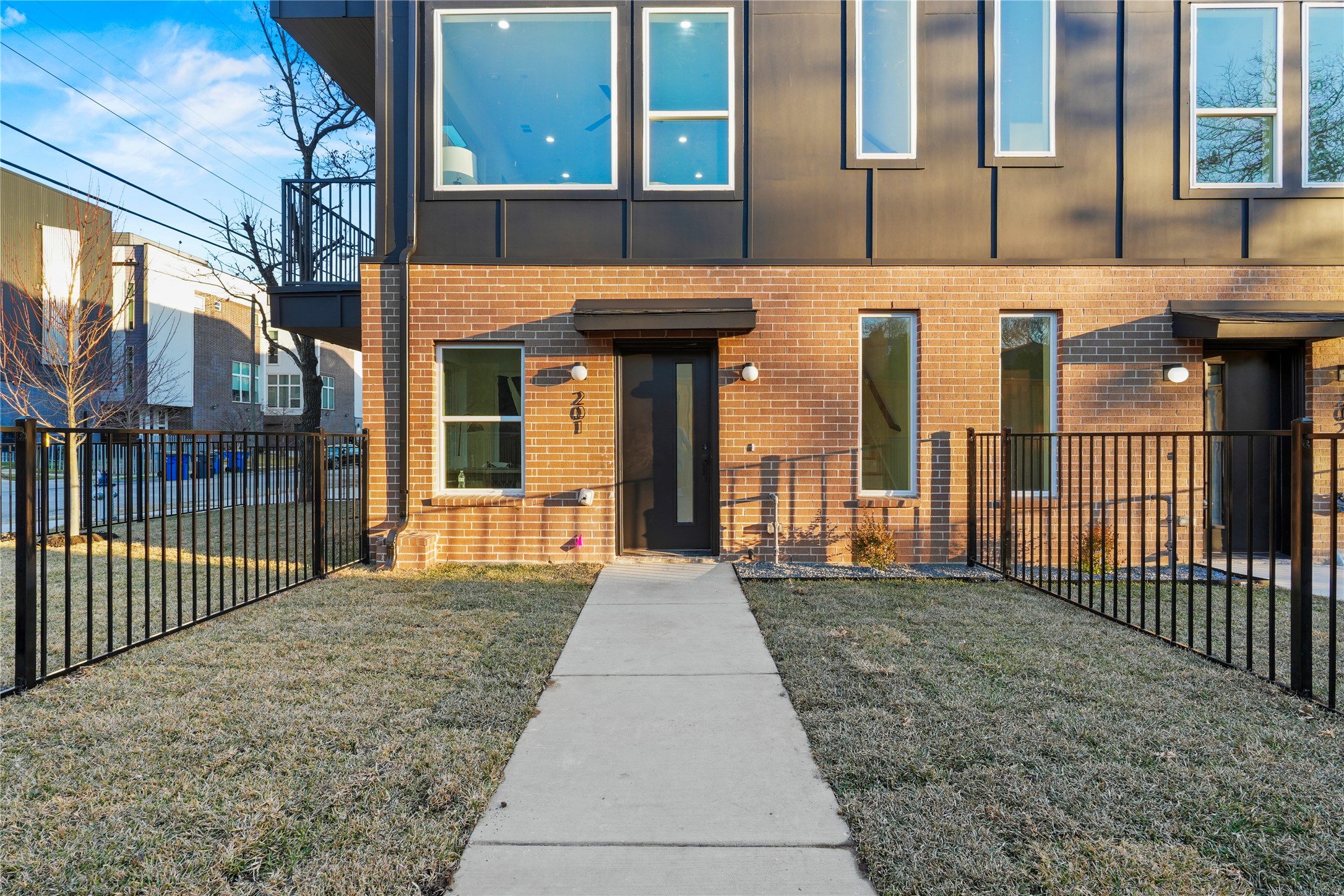2031 N Prairie Avenue Dallas TX 75204