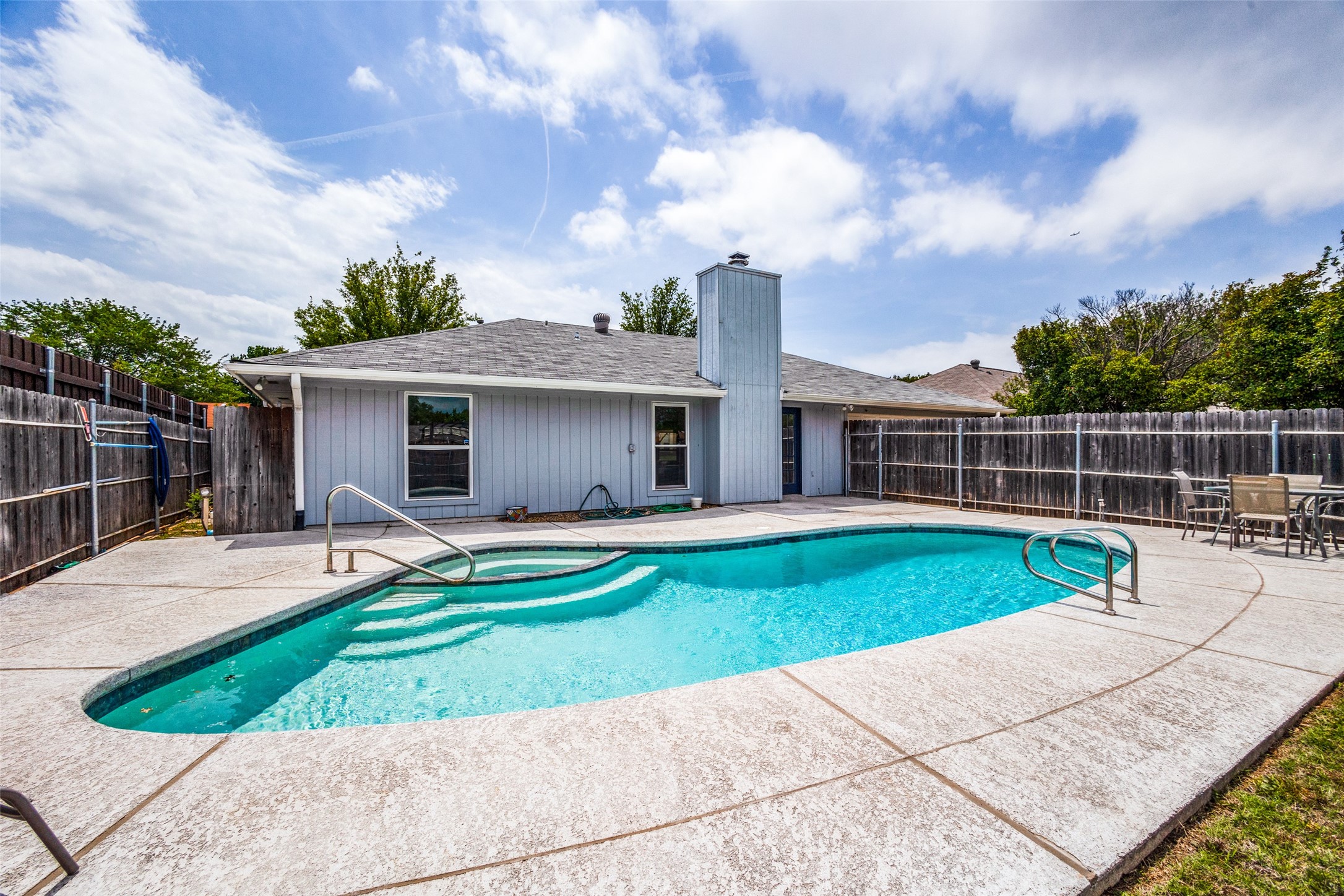 1323 Lark Lane Lewisville TX 75077