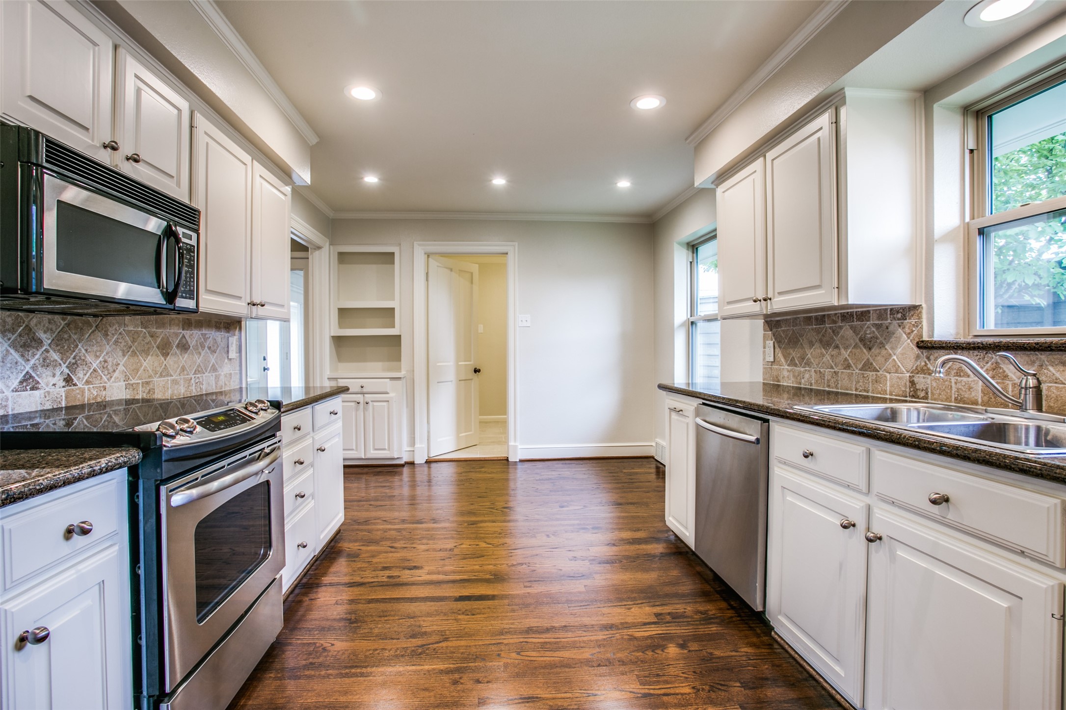 6908 Lavendale Dallas TX 75230