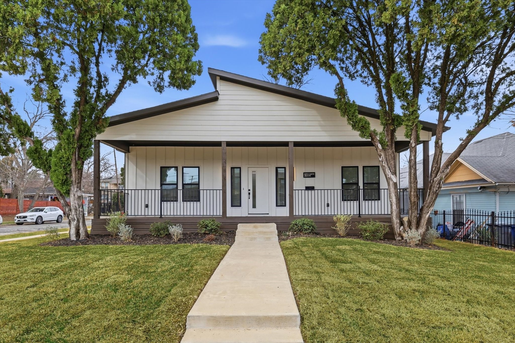 901 Elsbeth Street Dallas TX 75208
