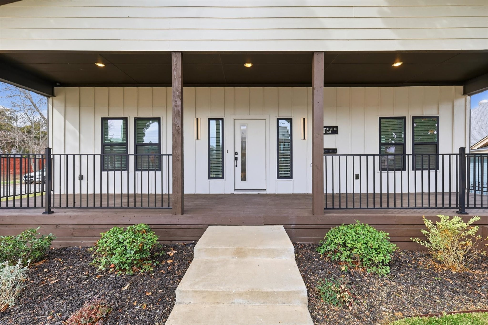 901 Elsbeth Street Dallas TX 75208