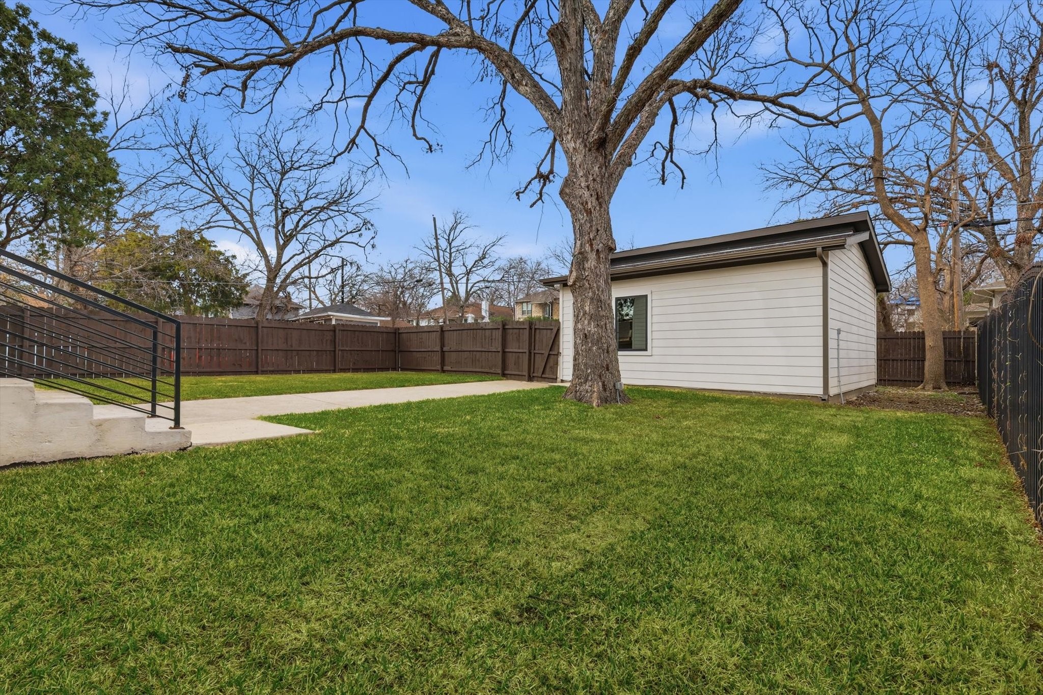 901 Elsbeth Street Dallas TX 75208