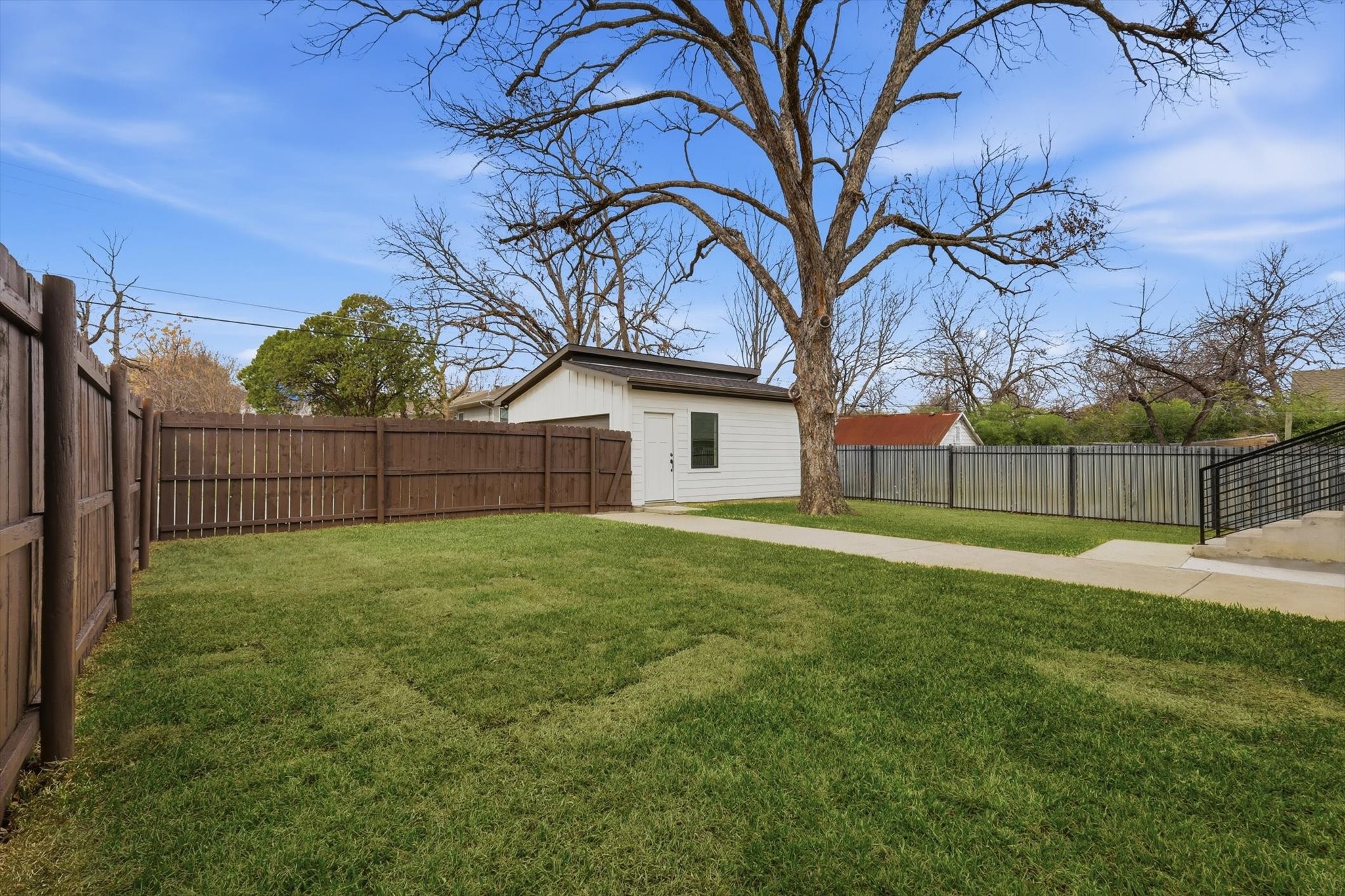 901 Elsbeth Street Dallas TX 75208