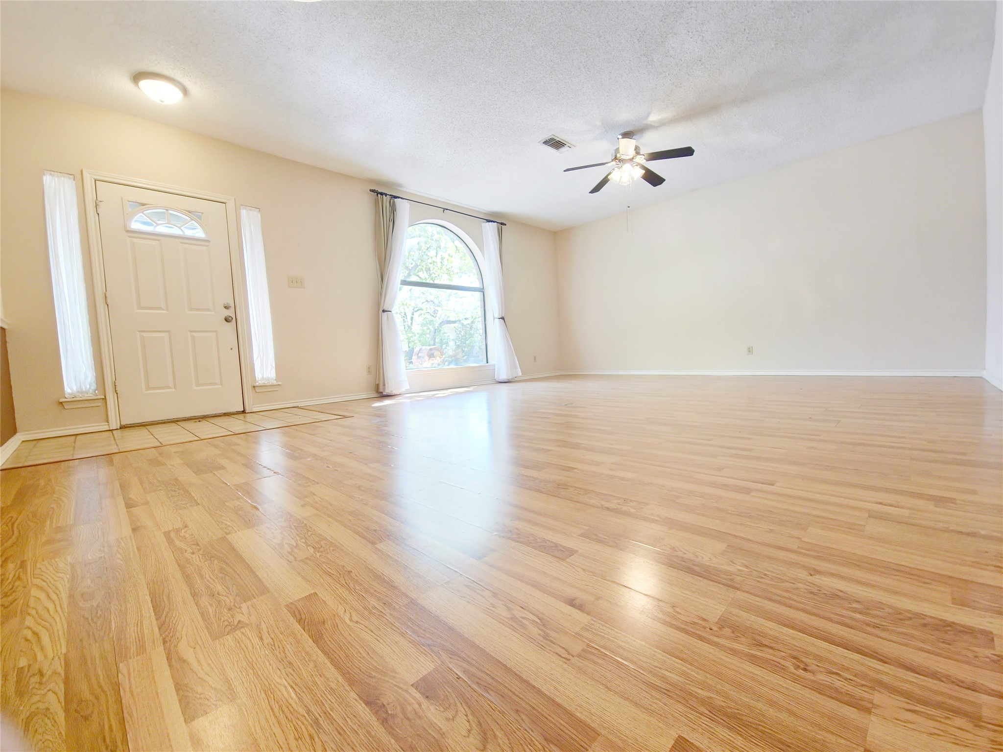 422 W Oak Street Weatherford TX 76086