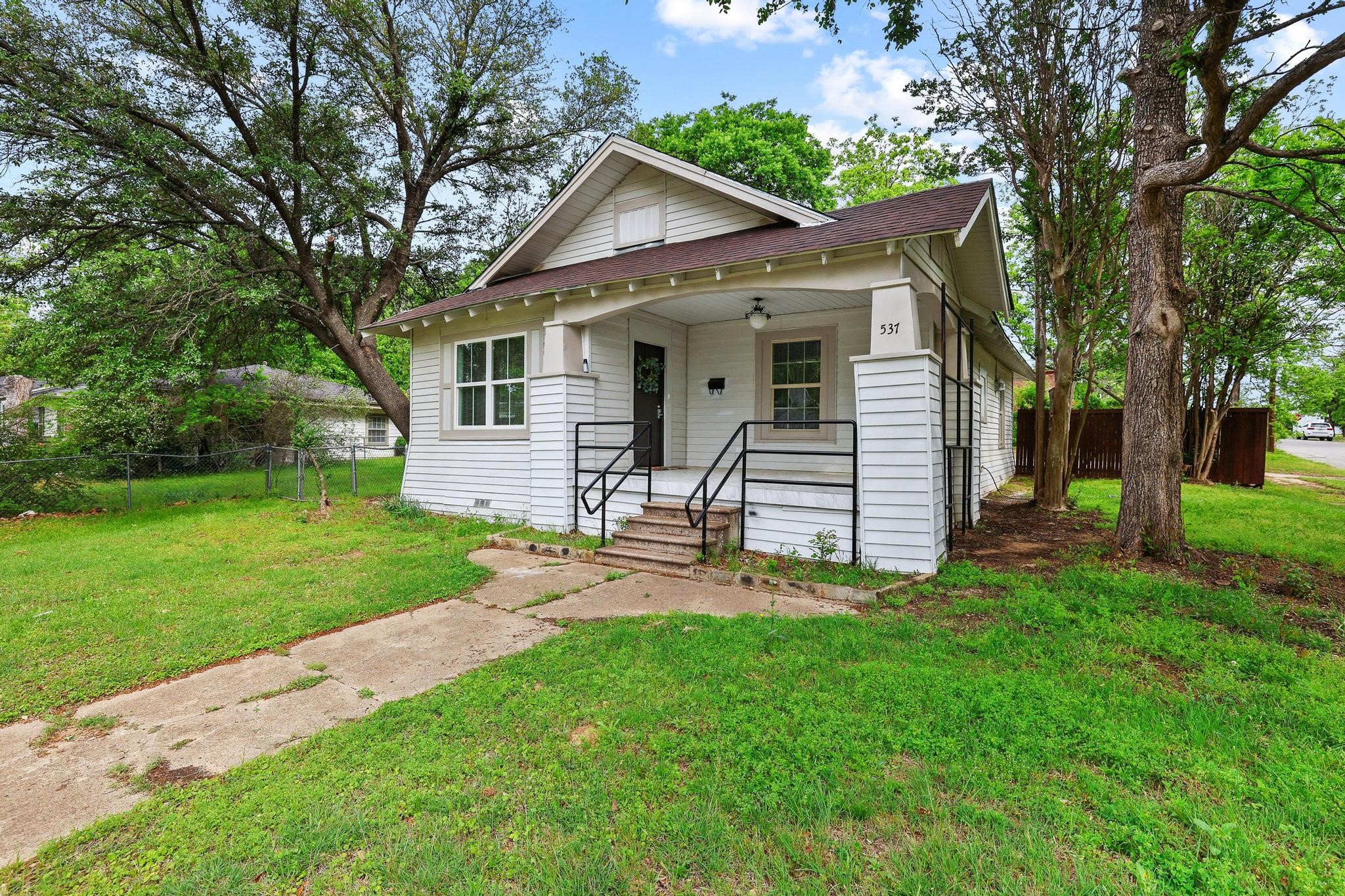 537 E Sears Street Denison TX 75021