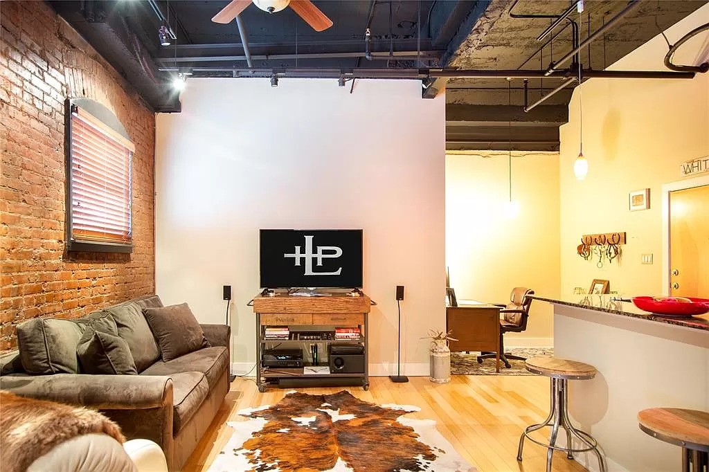 910 Houston Street Fort Worth TX 76102