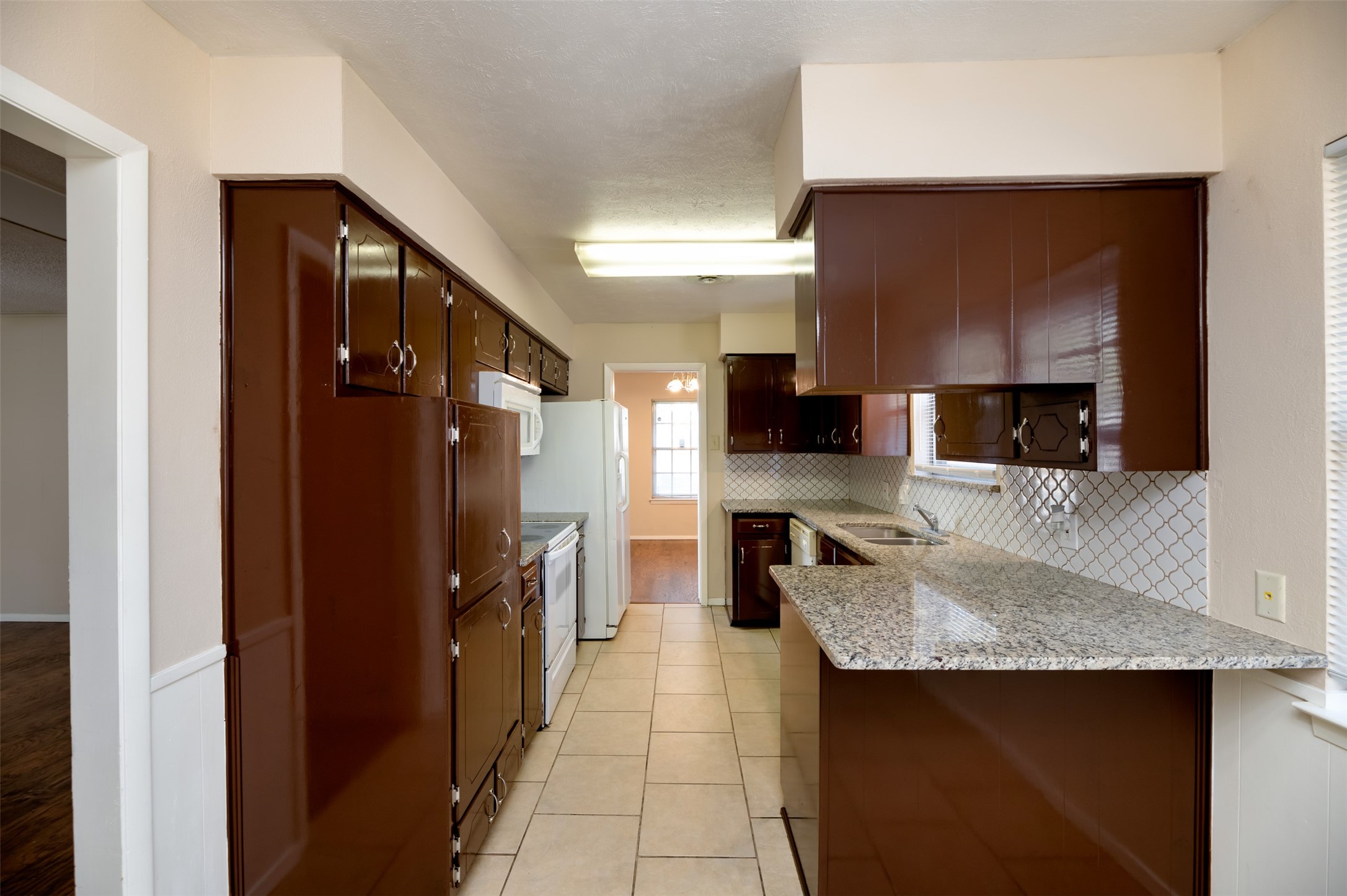 1605 Arrowhead Pantego TX 76013