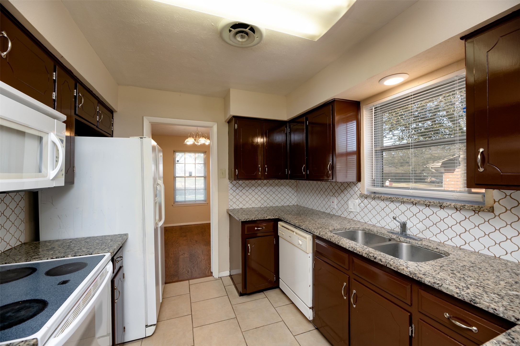1605 Arrowhead Pantego TX 76013