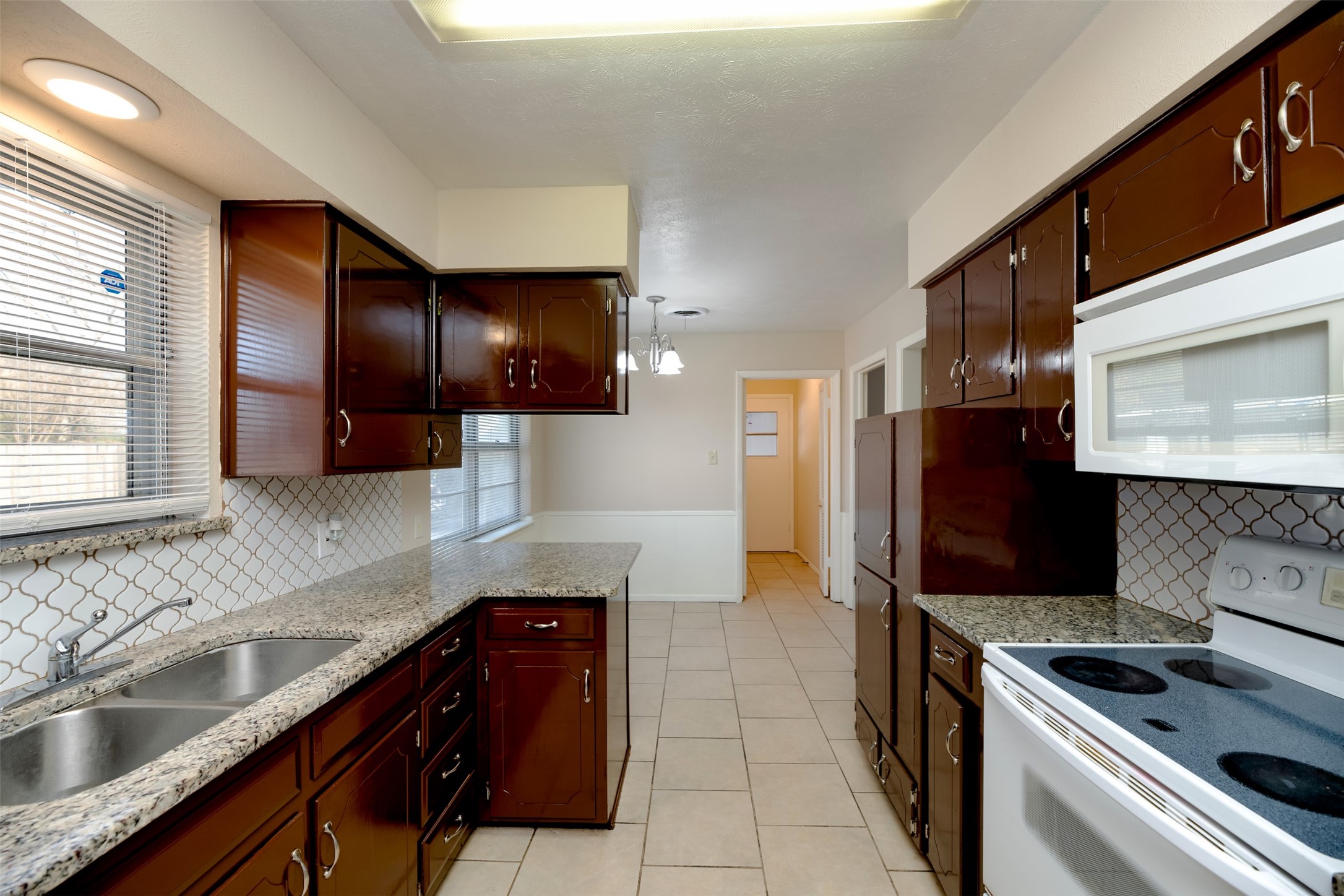 1605 Arrowhead Pantego TX 76013
