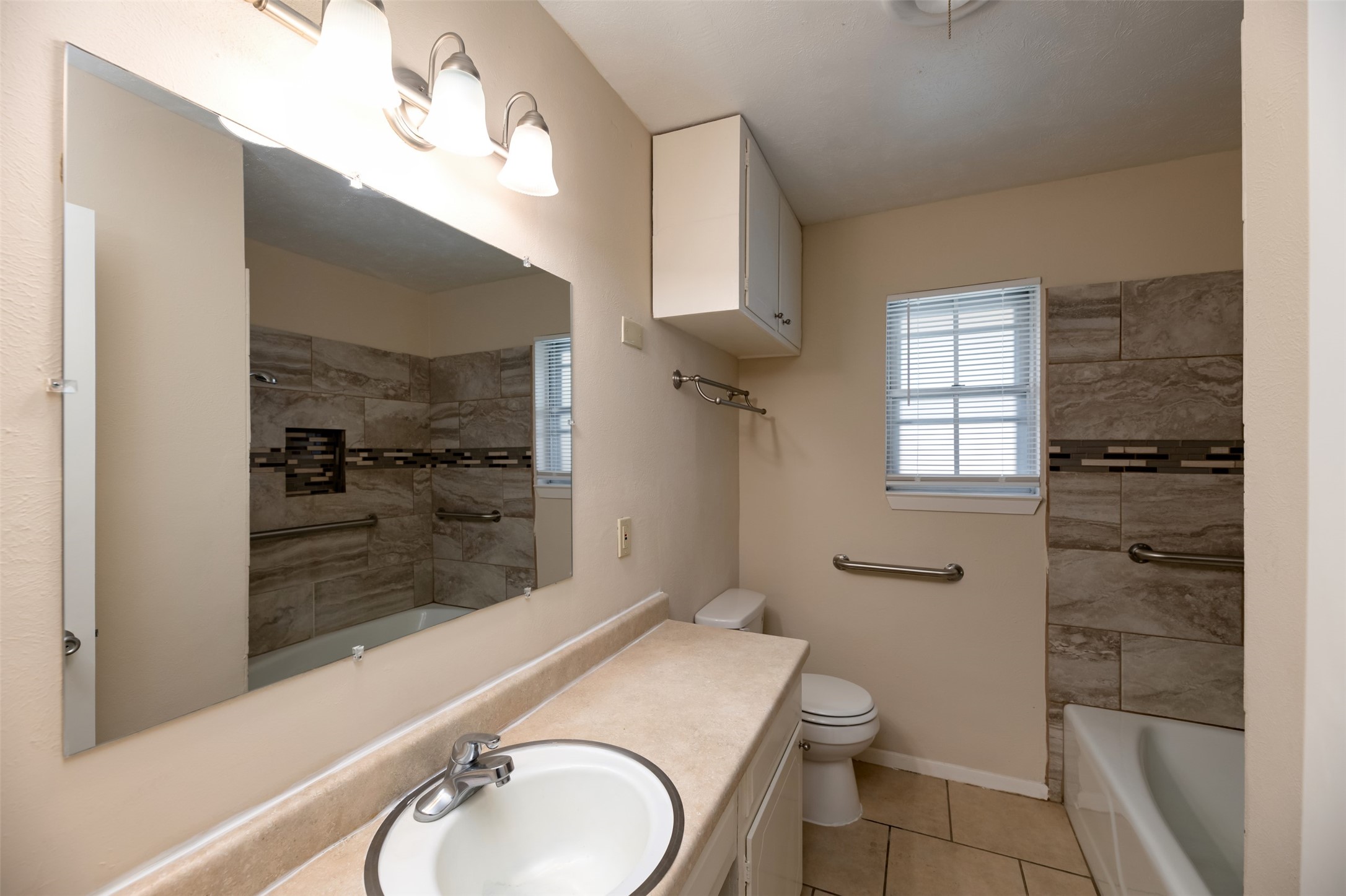 1605 Arrowhead Pantego TX 76013