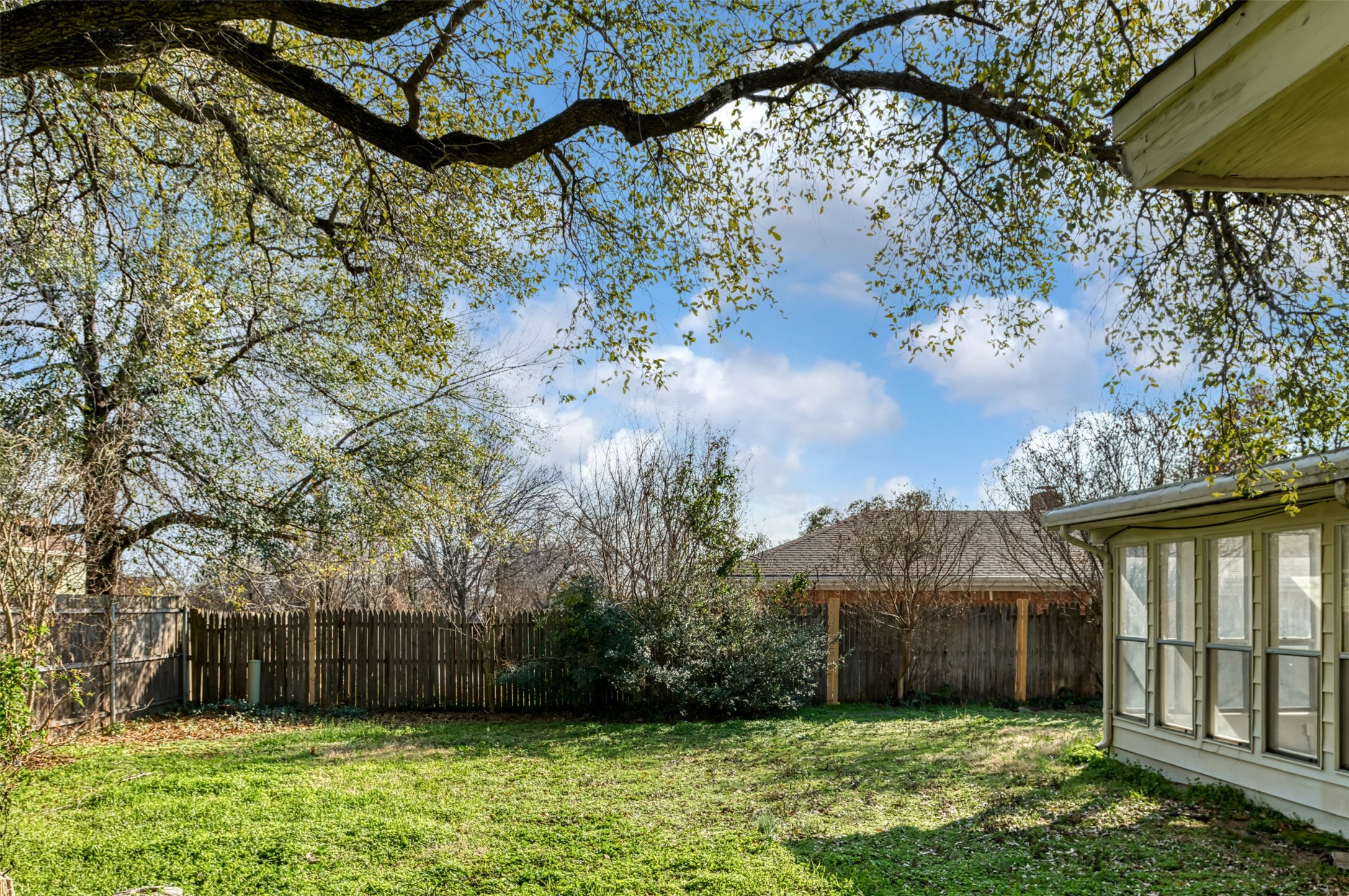1605 Arrowhead Pantego TX 76013