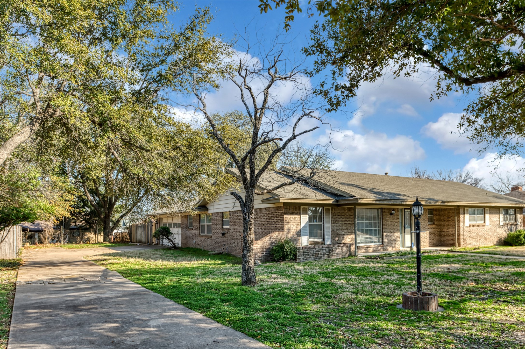 1605 Arrowhead Pantego TX 76013