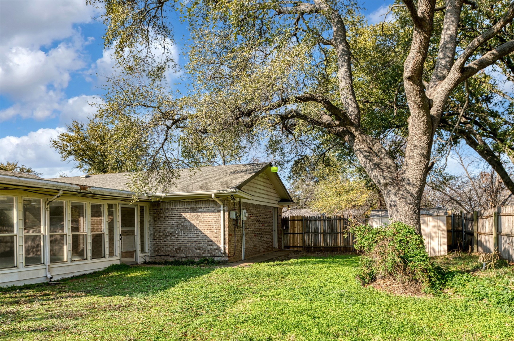 1605 Arrowhead Pantego TX 76013