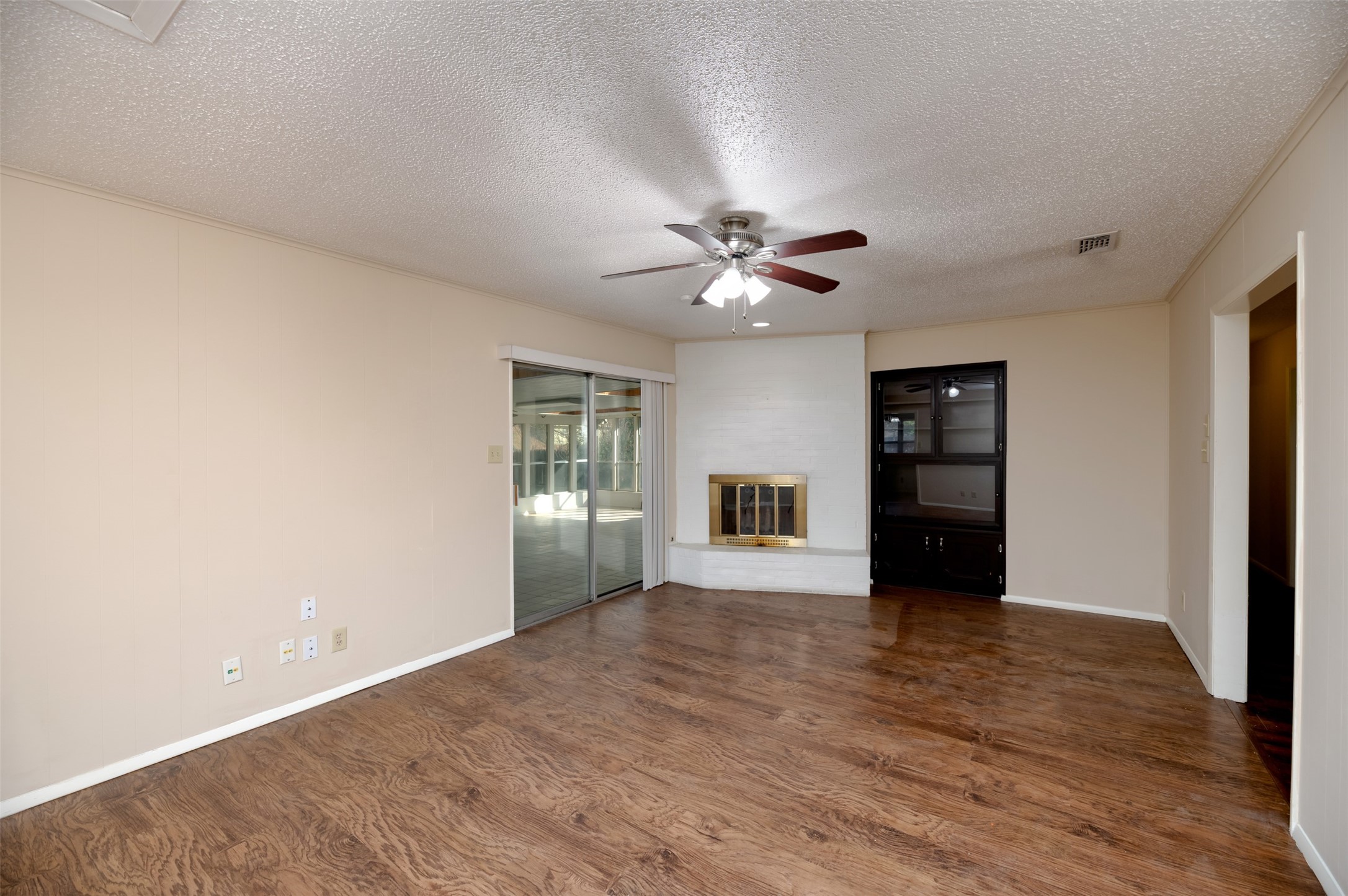 1605 Arrowhead Pantego TX 76013