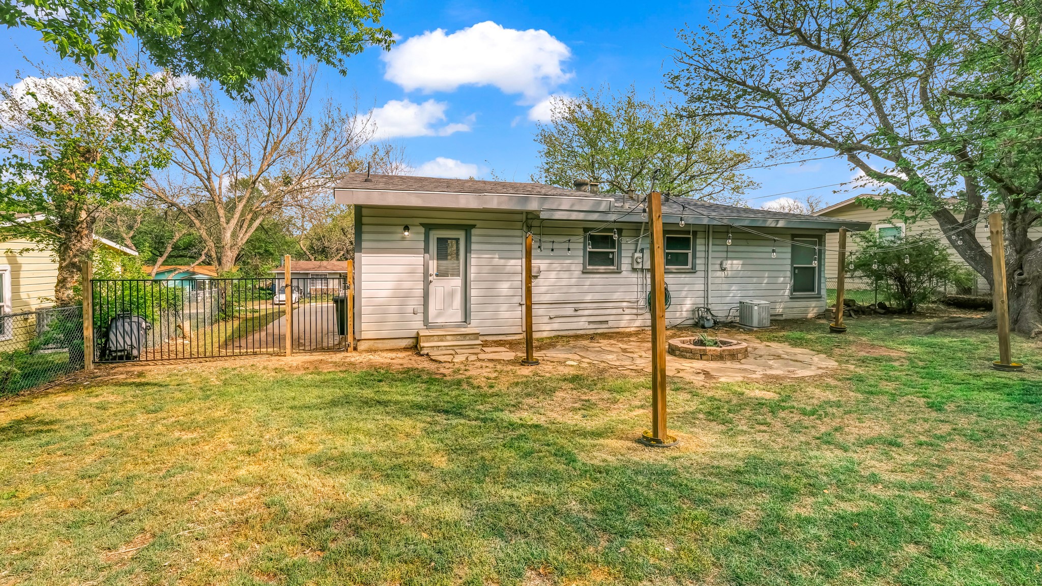 1220 S Lamar Street Weatherford TX 76086
