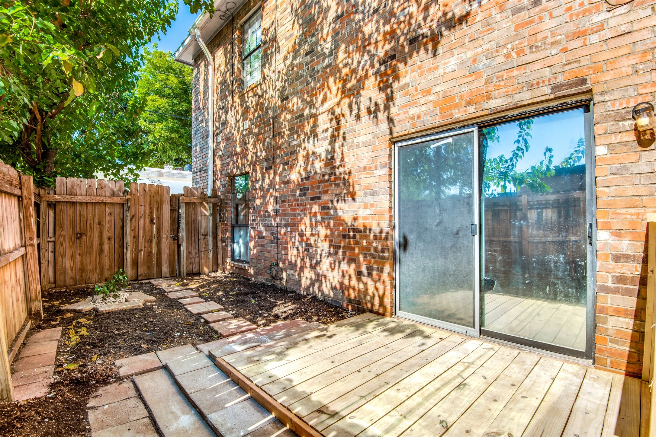 2815 Reagan Street Dallas TX 75219