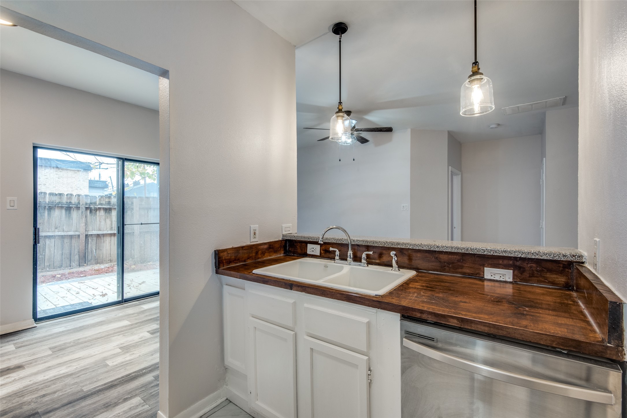 2815 Reagan Street Dallas TX 75219