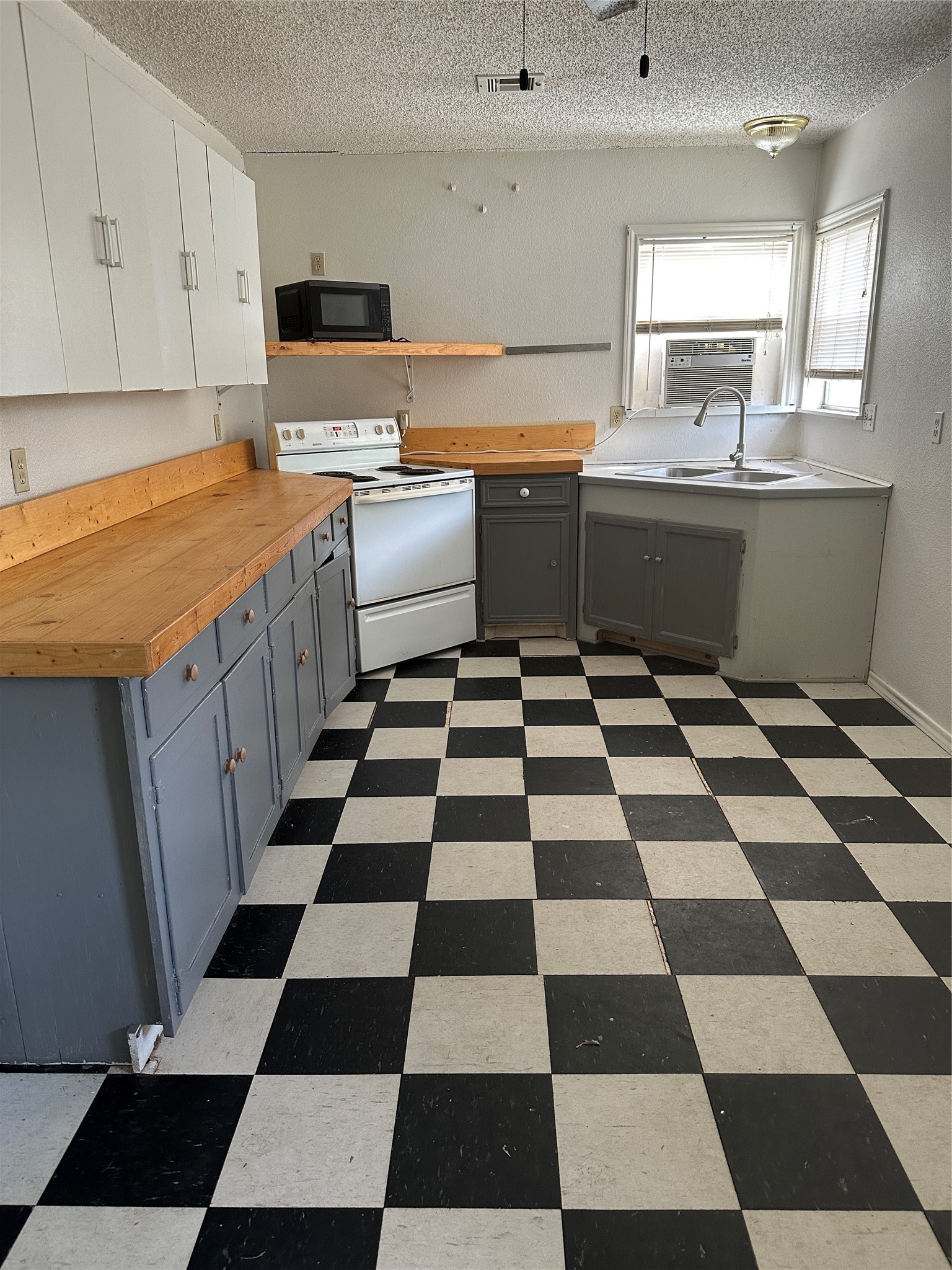1130 Lewis Bellmead TX 76705