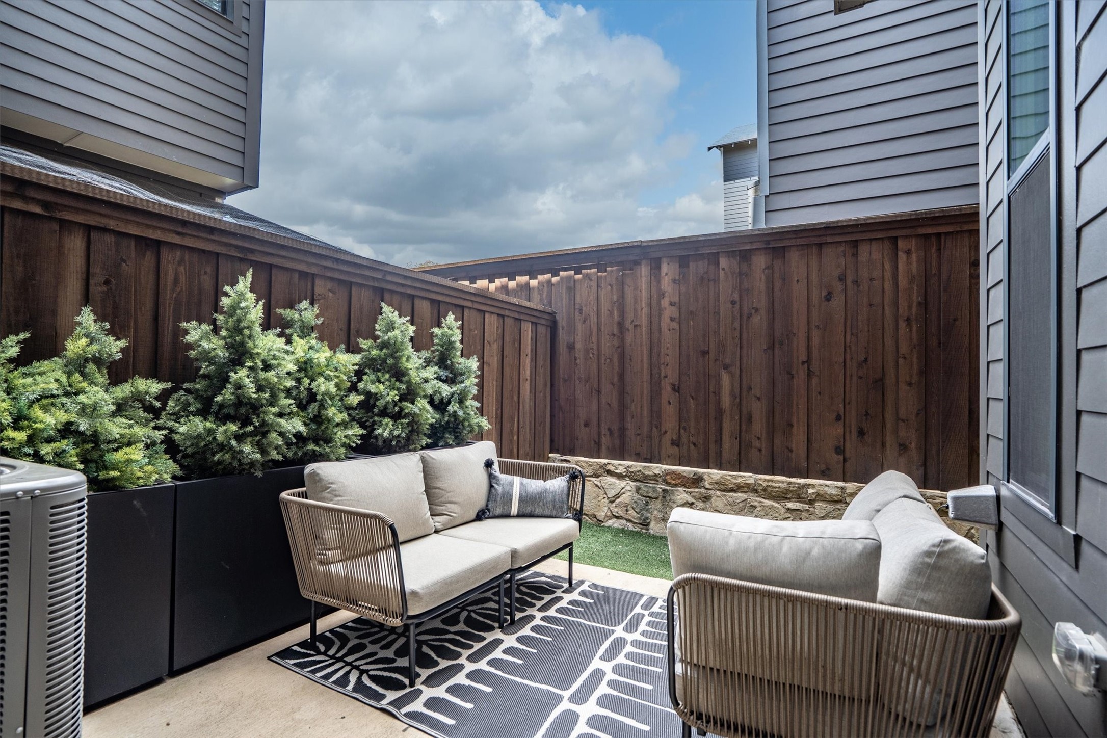 625 N Tyler Street Dallas TX 75208