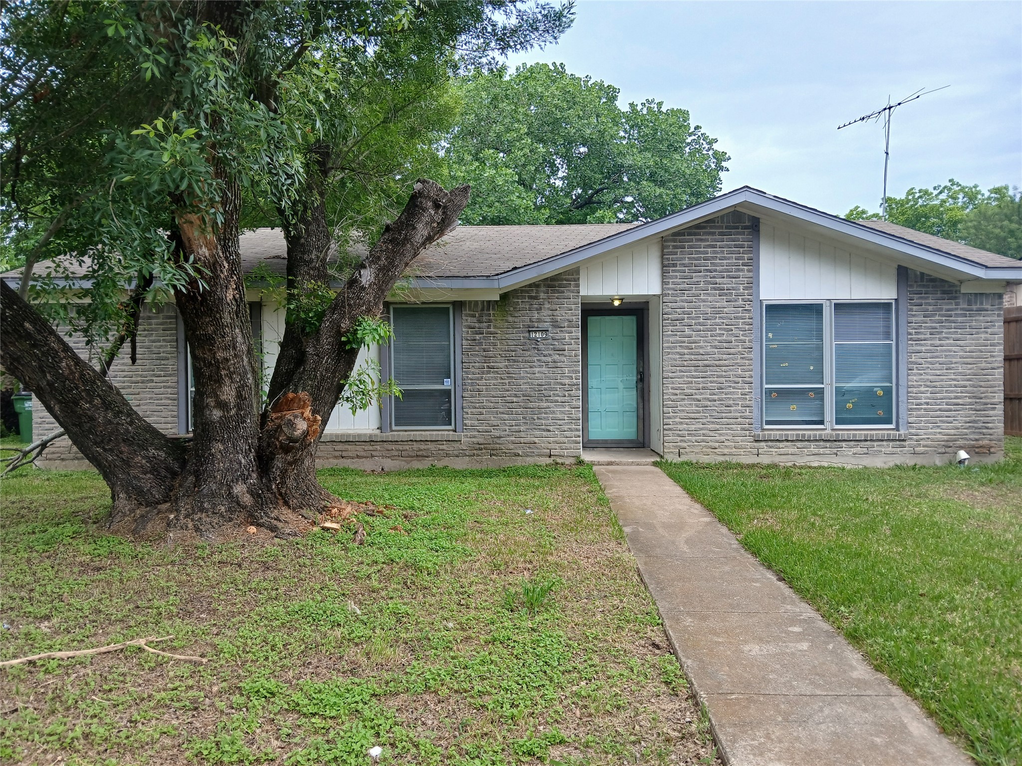 12109 Bishop Drive Balch Springs TX 75180