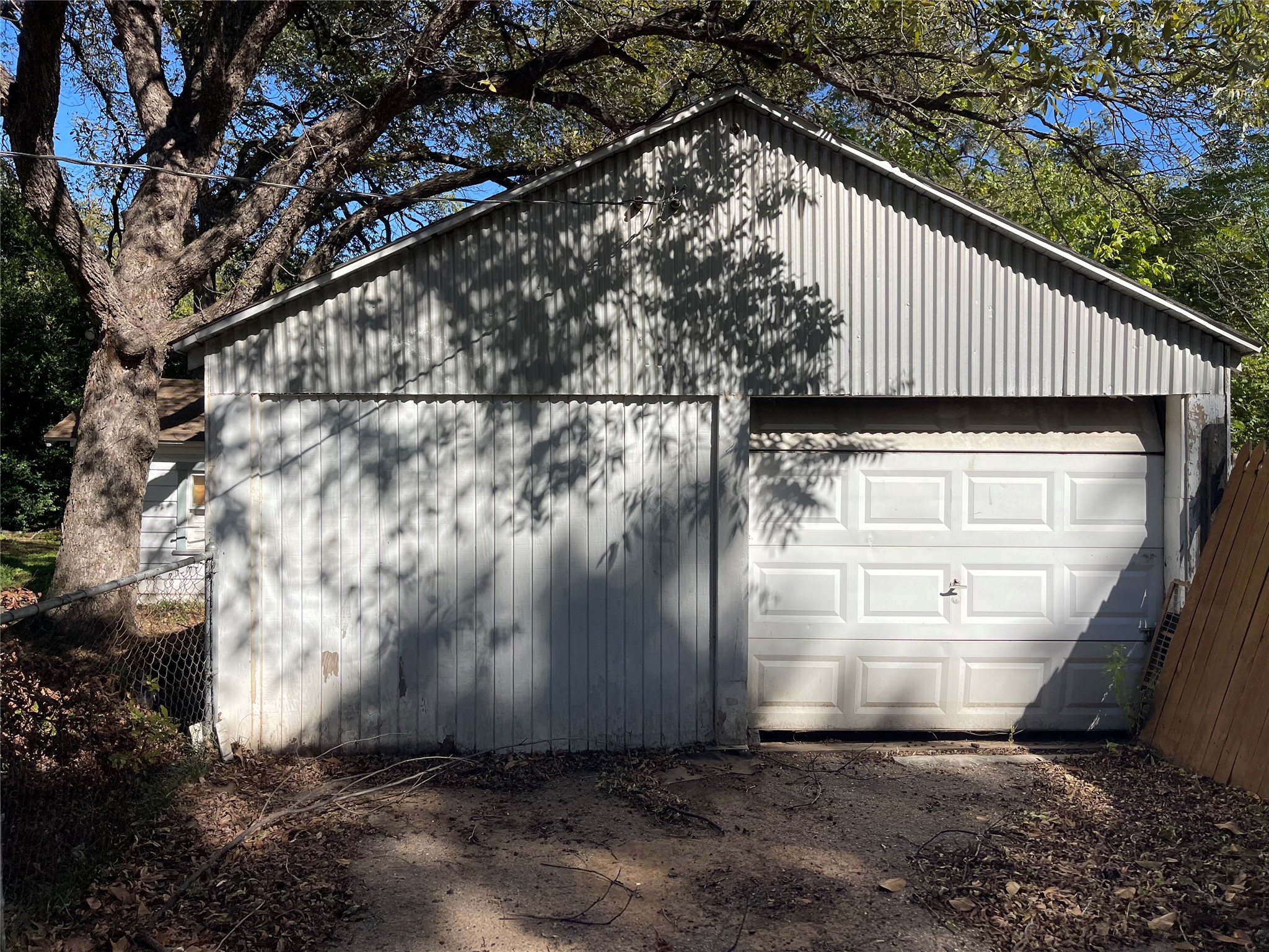 2420 Oakwood Terrace Haltom City TX 76117