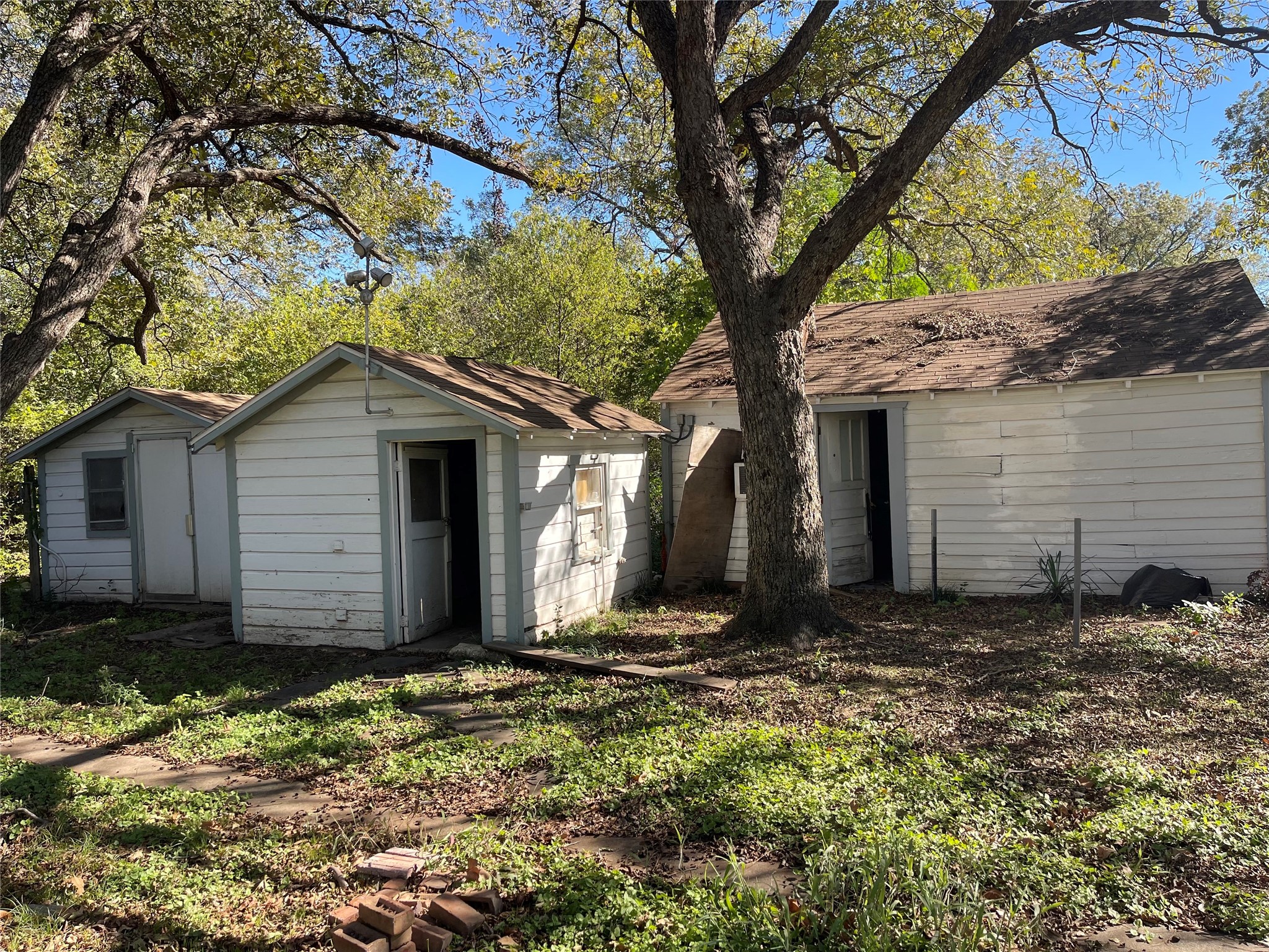 2420 Oakwood Terrace Haltom City TX 76117