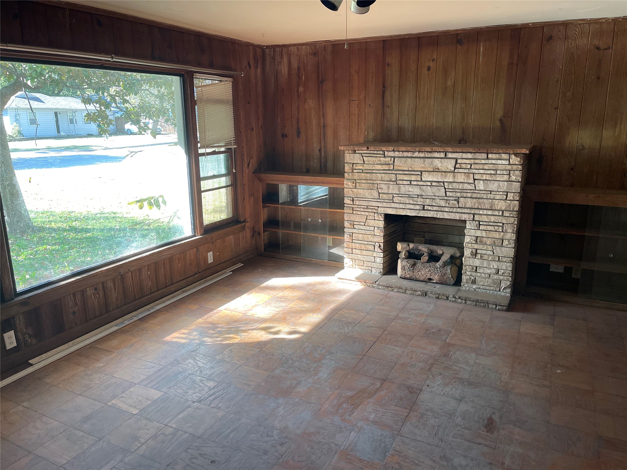 2420 Oakwood Terrace Haltom City TX 76117