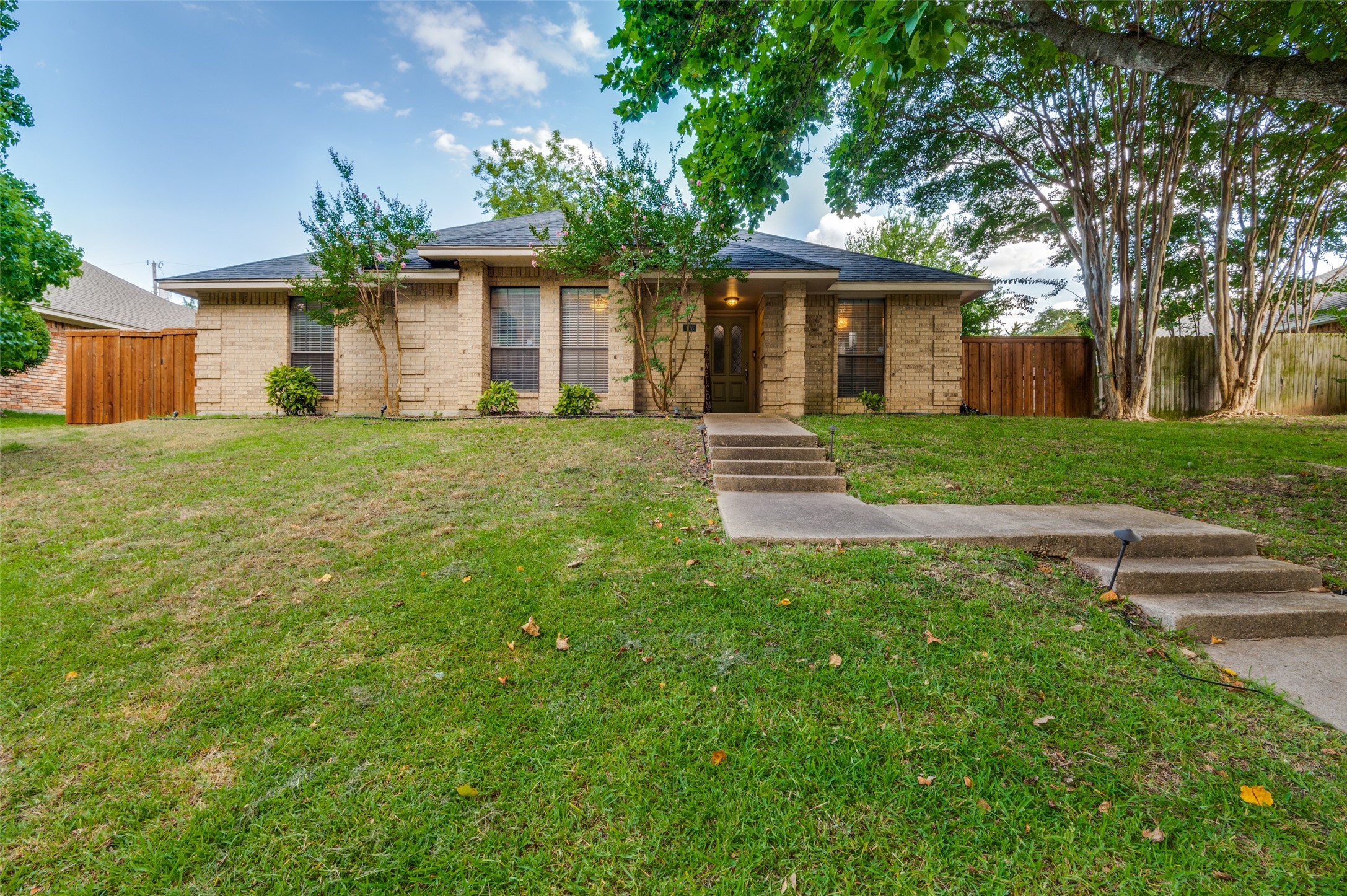 406 Whispering Hills Drive Duncanville TX 75137