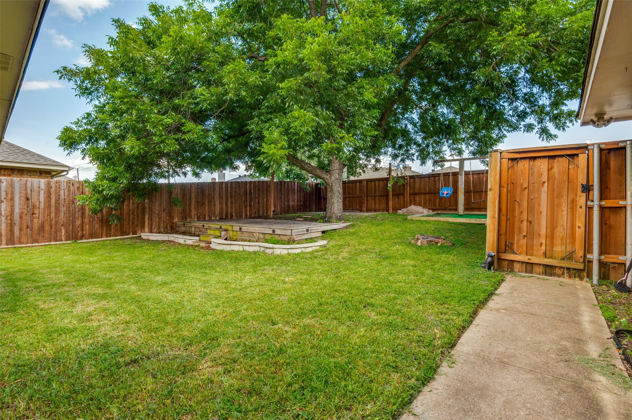 406 Whispering Hills Drive Duncanville TX 75137
