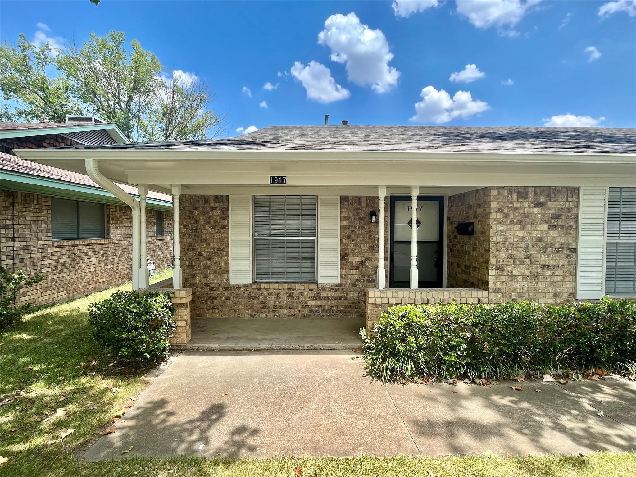 1917 Yarborough Drive Sherman TX 75092