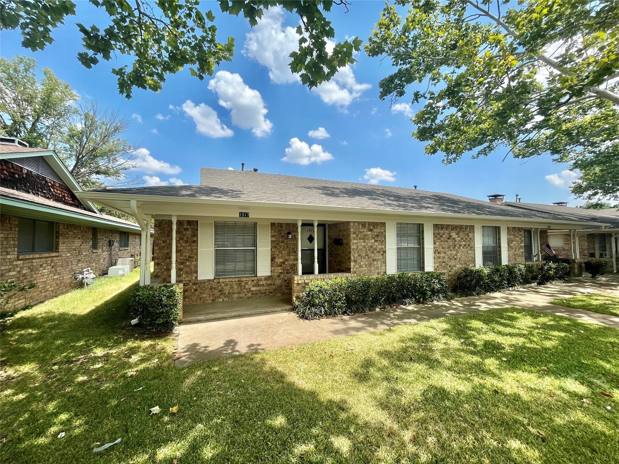 1917 Yarborough Drive Sherman TX 75092