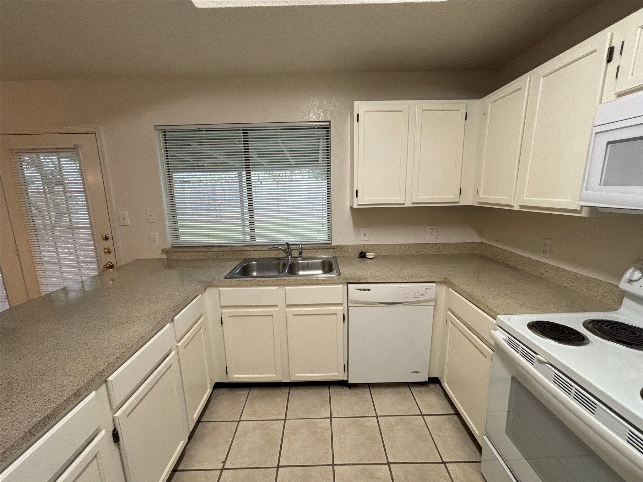 2514 Livingston Lane Grand Prairie TX 75052