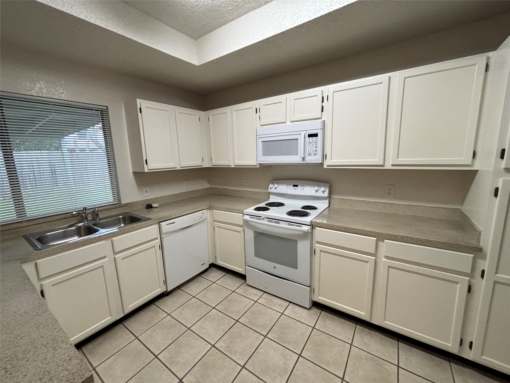2514 Livingston Lane Grand Prairie TX 75052