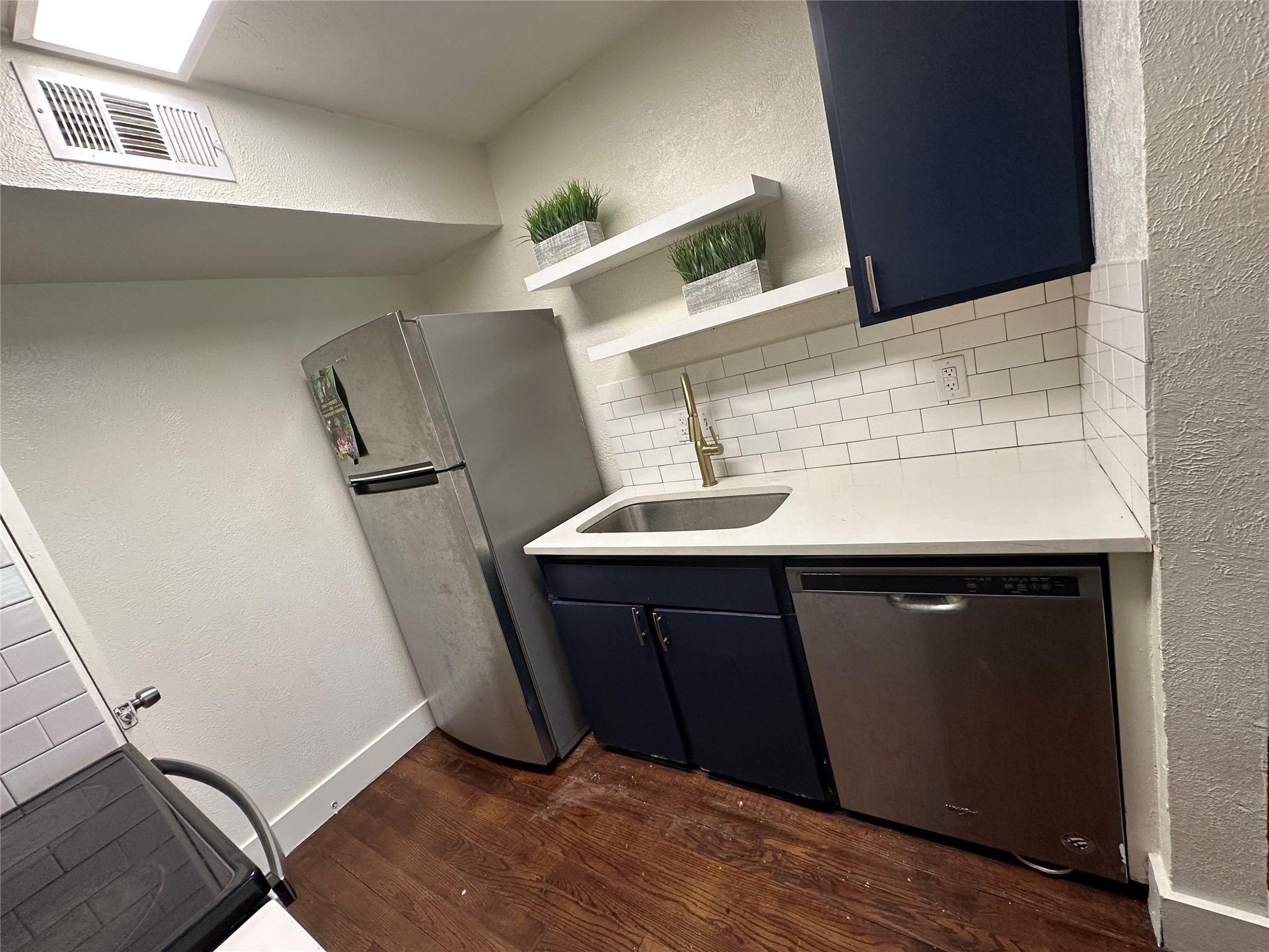 2211 S Vernon Avenue Dallas TX 75224