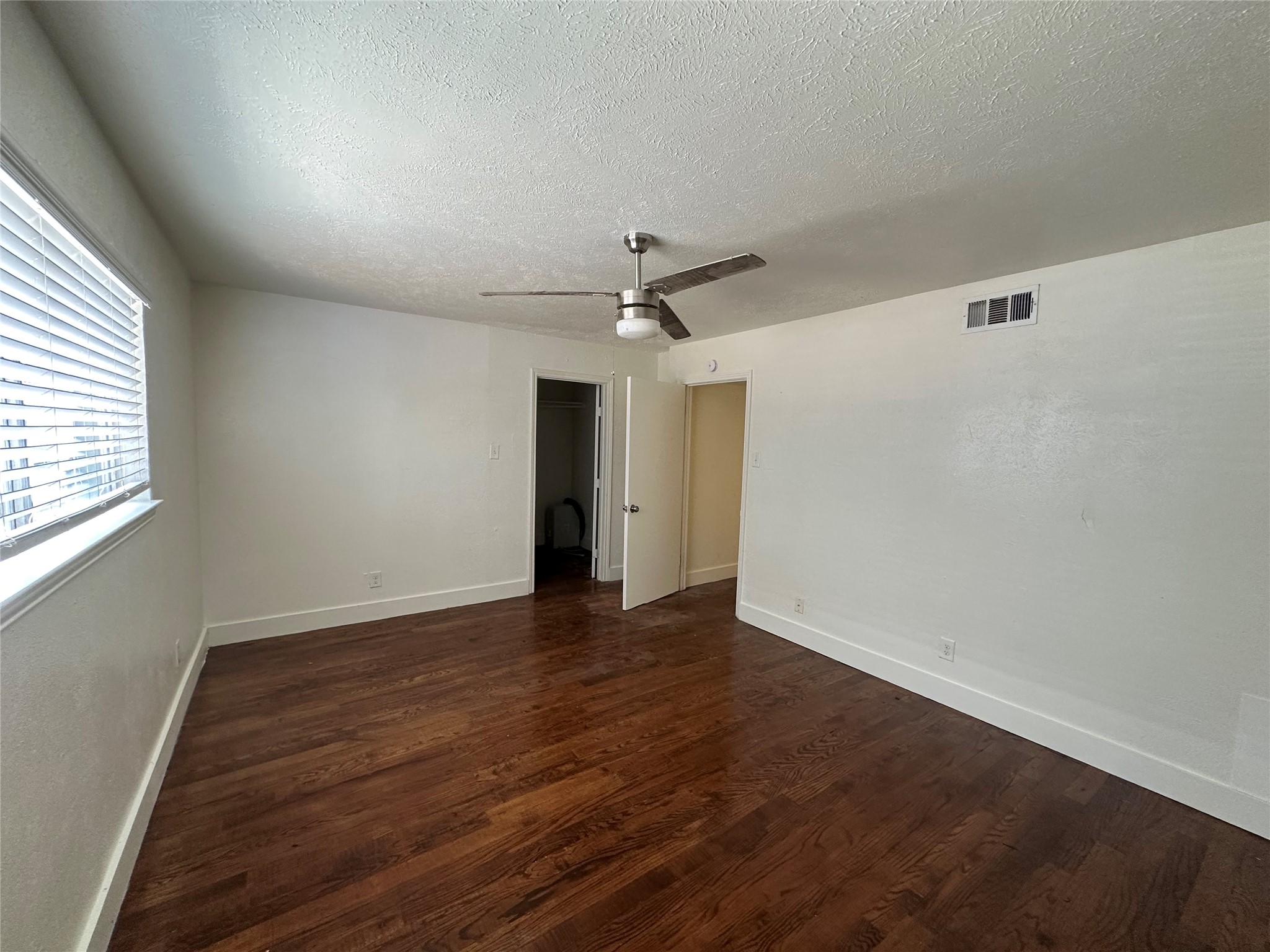 2211 S Vernon Avenue Dallas TX 75224