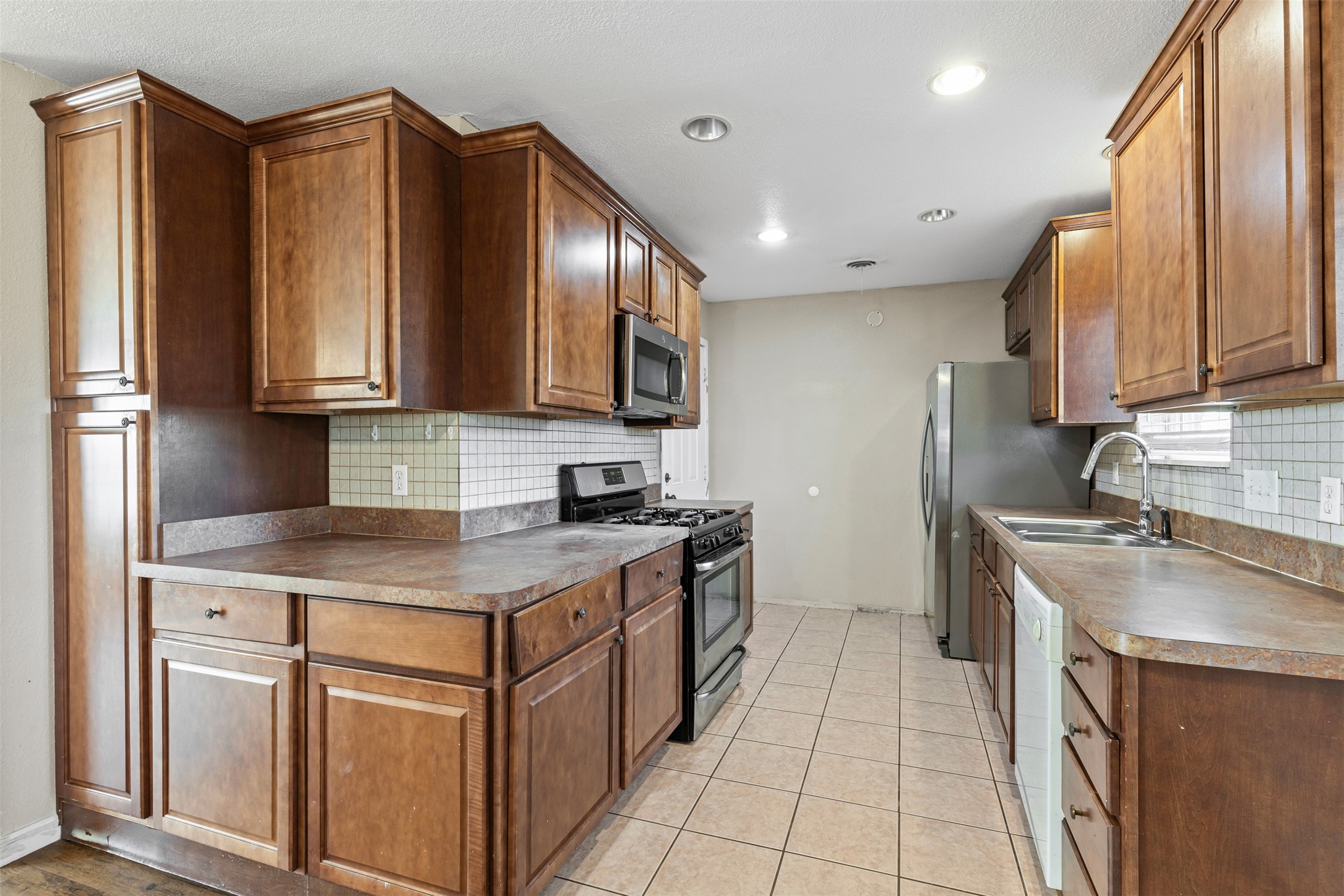 1001 Altamont Drive Fort Worth TX 76106