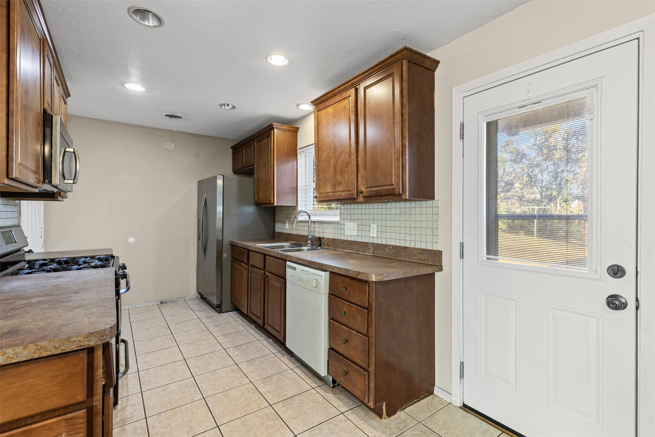 1001 Altamont Drive Fort Worth TX 76106