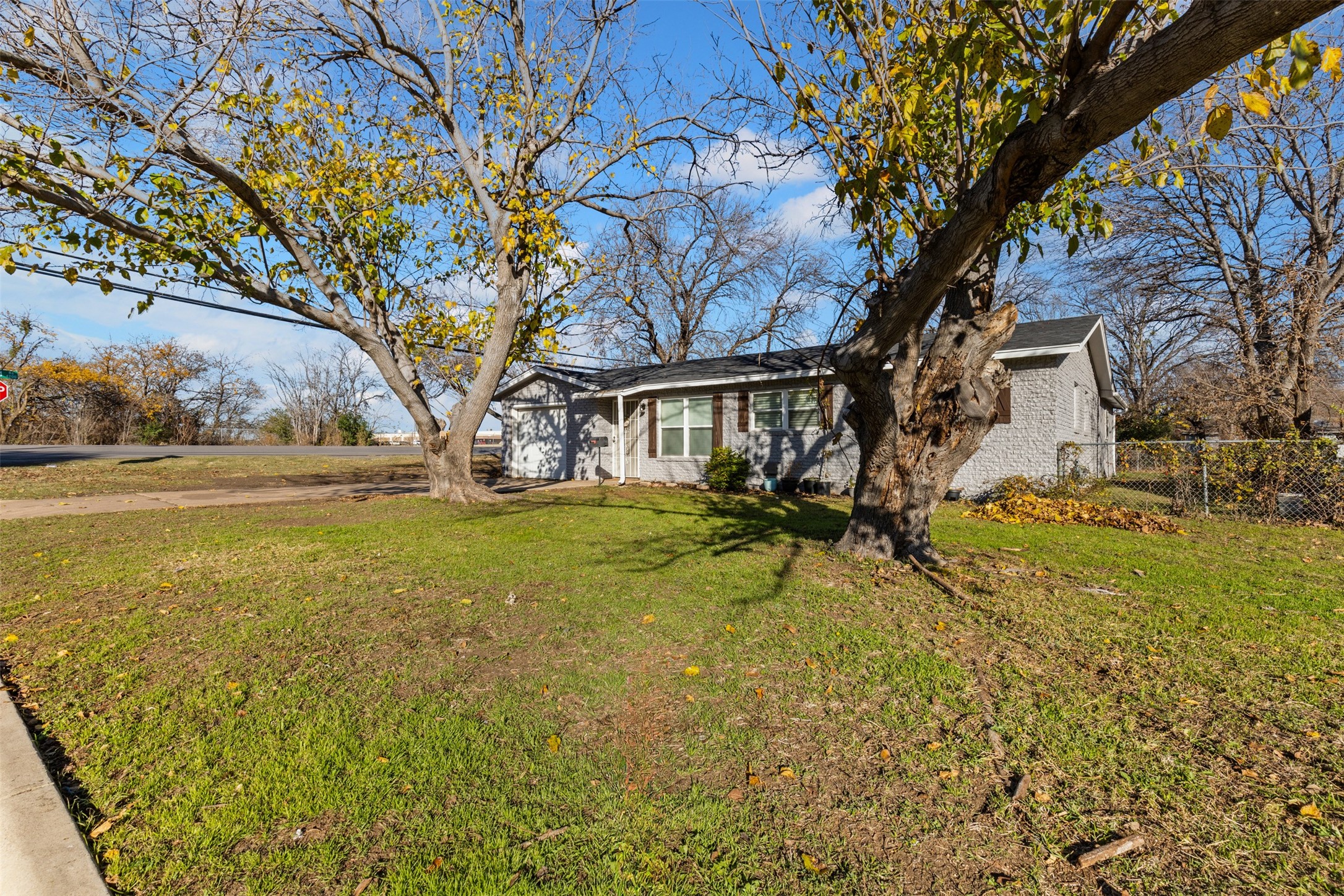 1001 Altamont Drive Fort Worth TX 76106