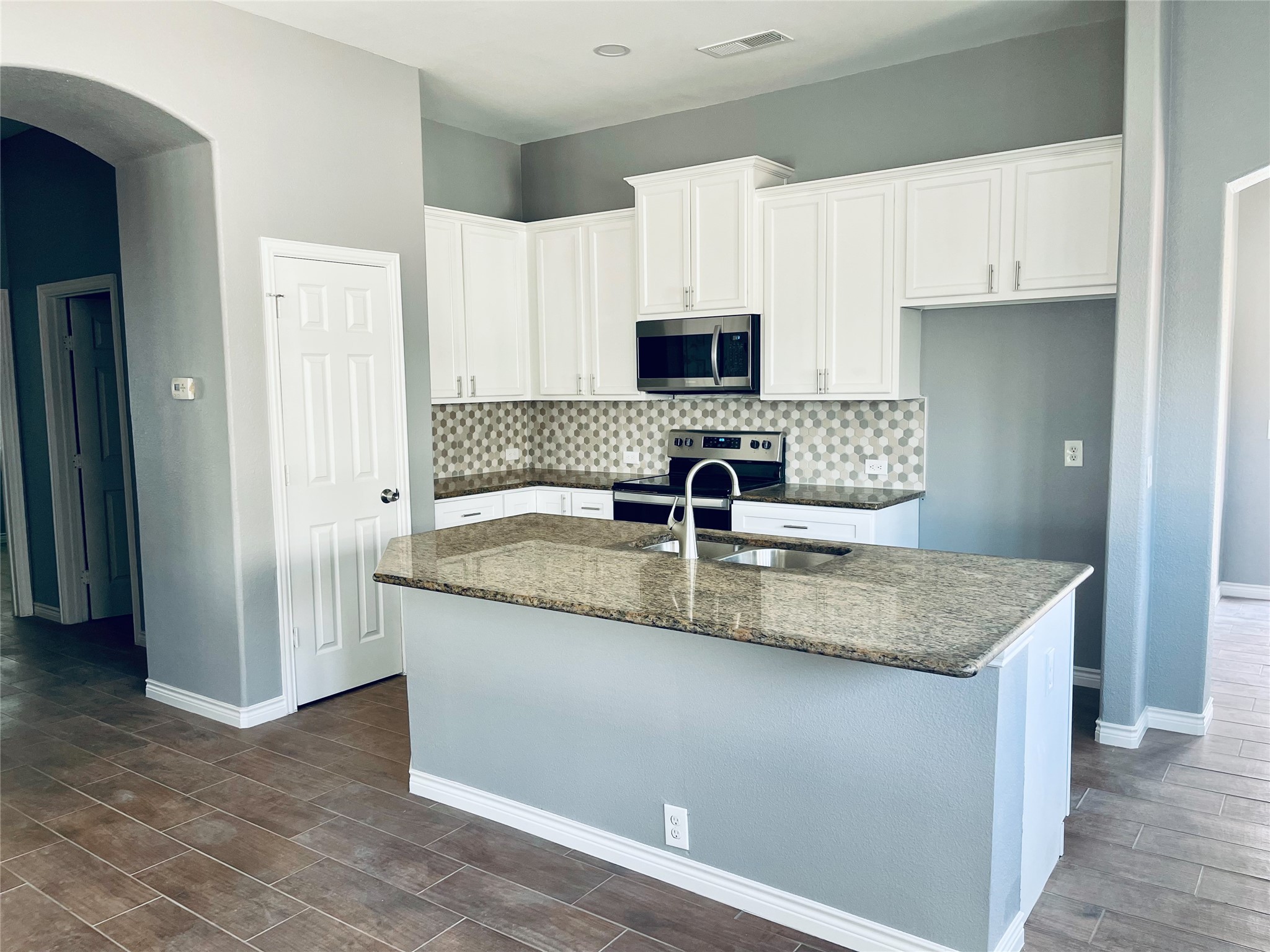 548 Kerry Street Crowley TX 76036