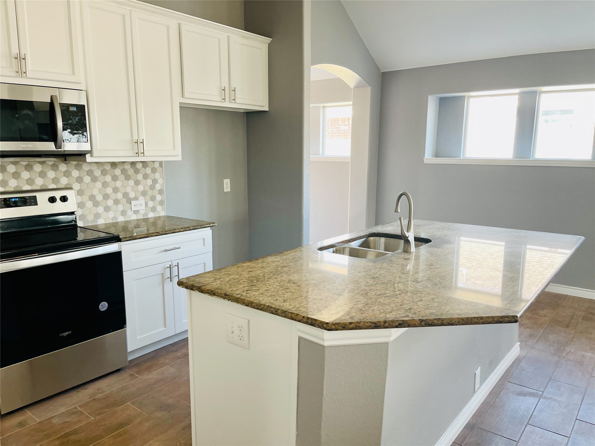 548 Kerry Street Crowley TX 76036